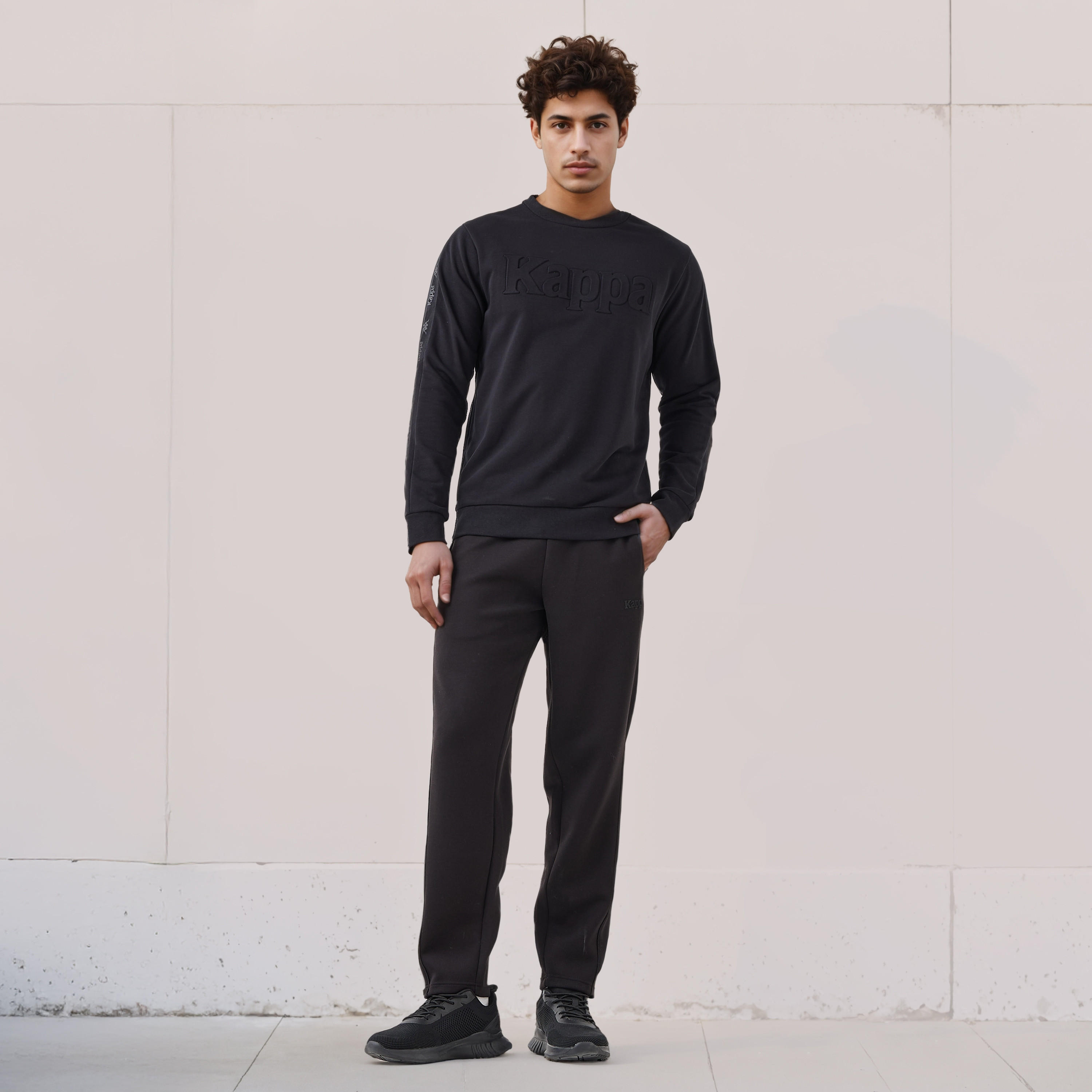 سويت شيرت رجالي بنقوش شعار وقصة عادية من كابا-men-winterwear-hoodiesandsweatshirts-image-5