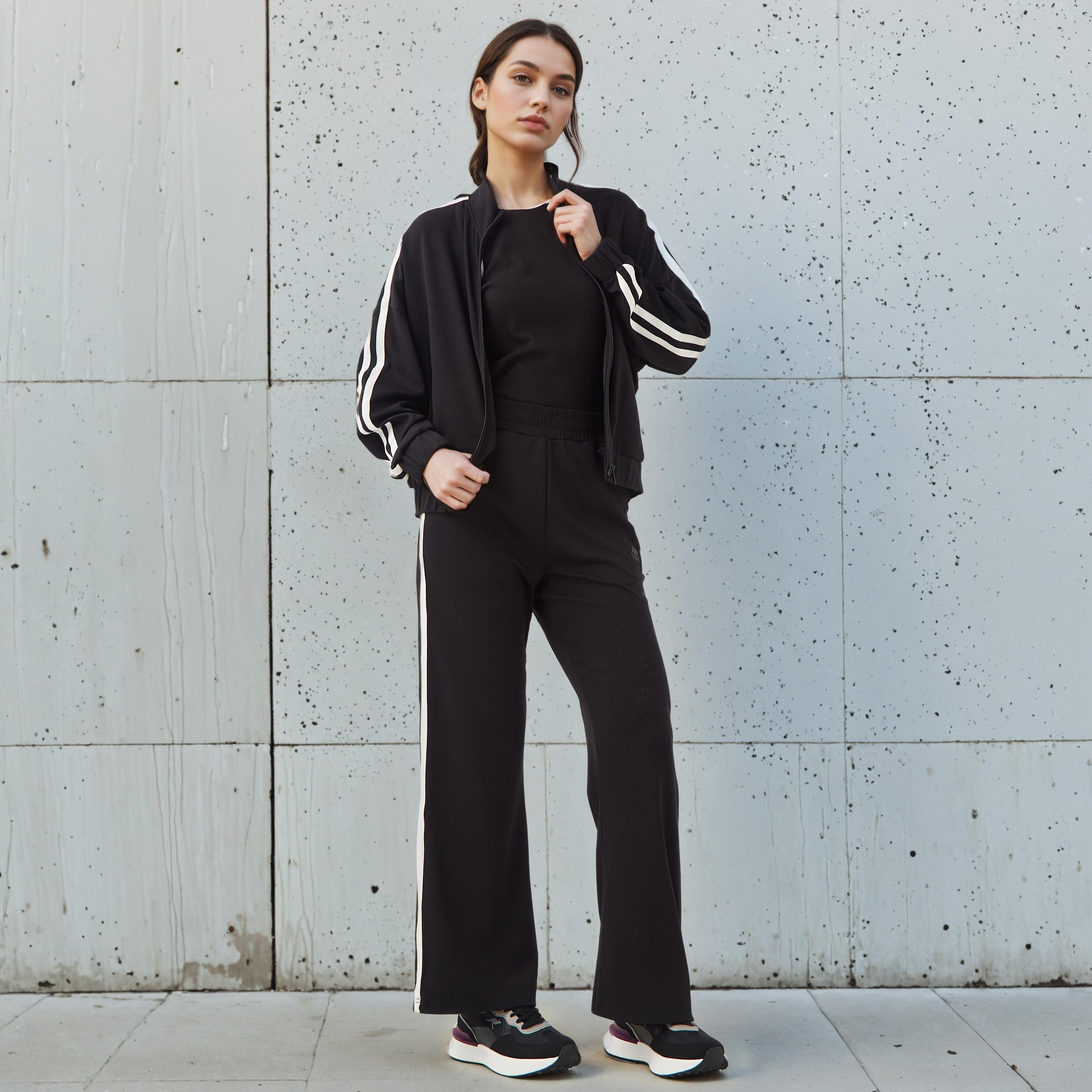 Kappa Women Soft Touch Zip Through Sweatshirt-women-clothing-sportswearandactivewear-coatsandjackets-jackets-image-2