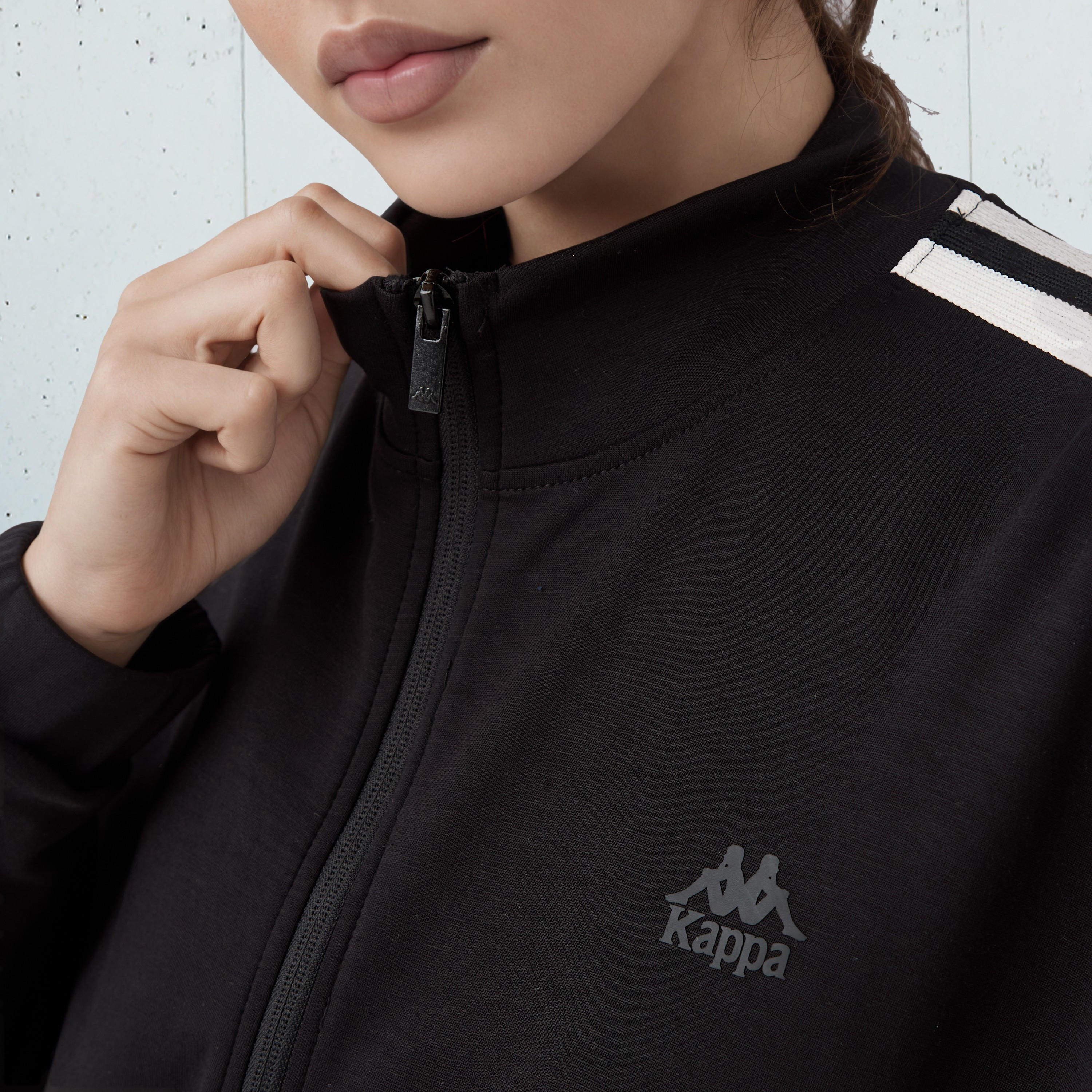 سويت شيرت بسحاب إغلاق وملمس ناعم للنساء من كابا-women-clothing-sportswearandactivewear-coatsandjackets-jackets-image-2