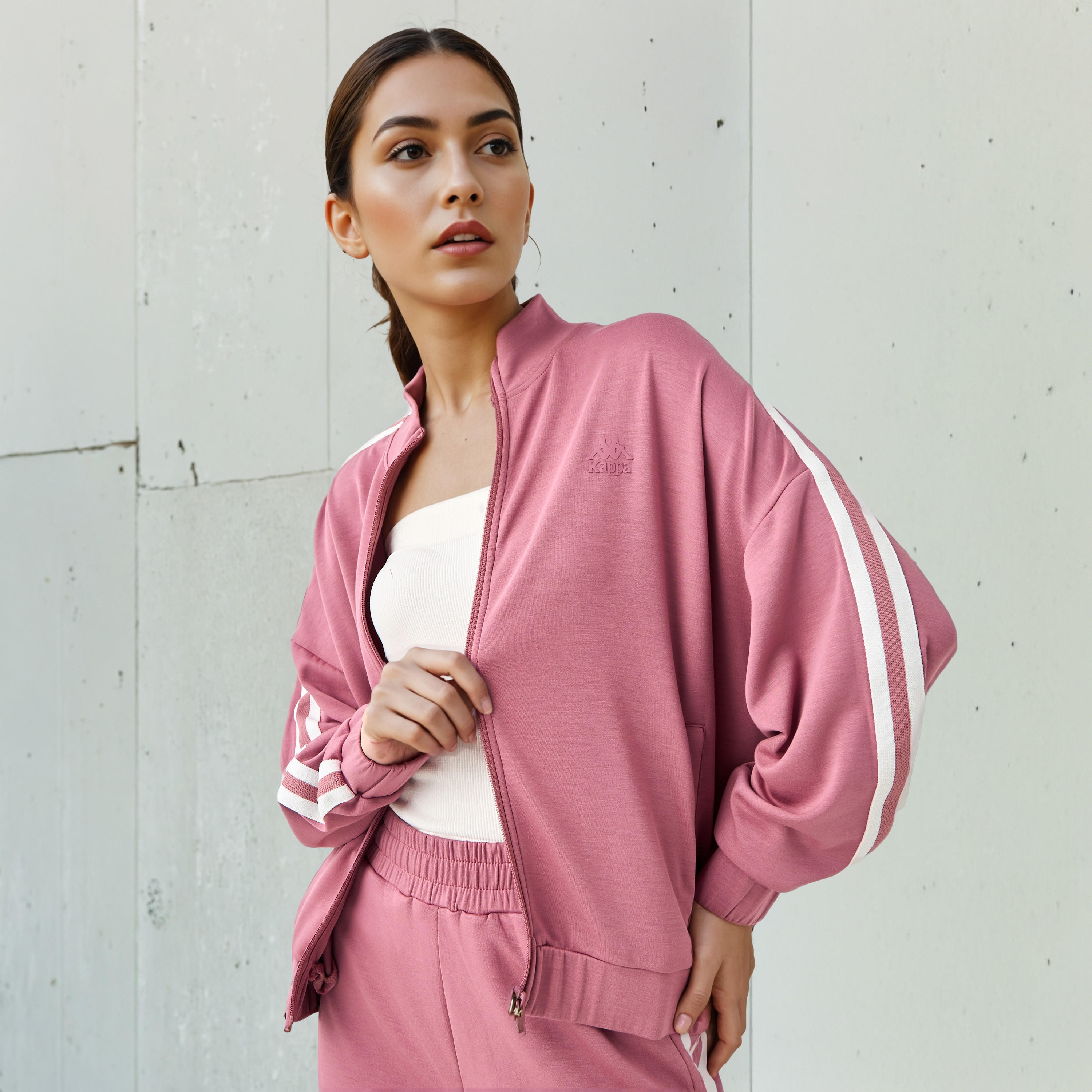 سويت شيرت بسحاب إغلاق وملمس ناعم للنساء من كابا-women-clothing-sportswearandactivewear-coatsandjackets-jackets-image-1