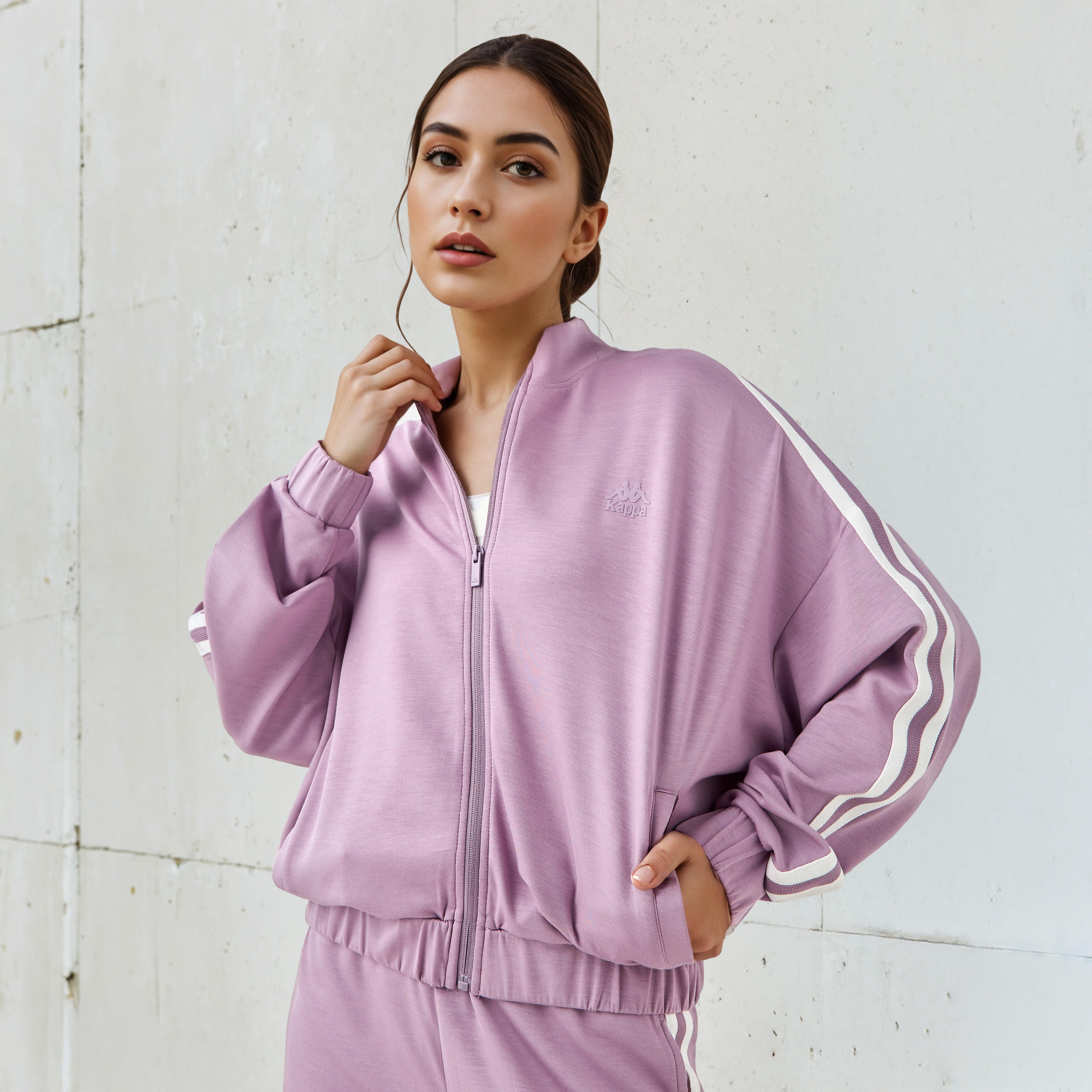 سويت شيرت بسحاب إغلاق وملمس ناعم للنساء من كابا-women-clothing-sportswearandactivewear-coatsandjackets-jackets-image-1