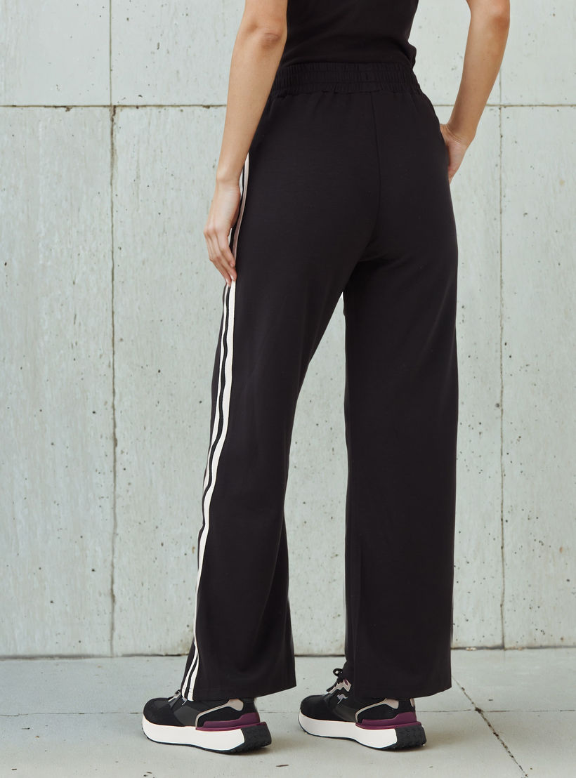 بنطلون رياضي ناعم الملمس بجيوب وشريط بلون مغاير للنساء من كابا-women-clothing-bottoms-joggers-image-3