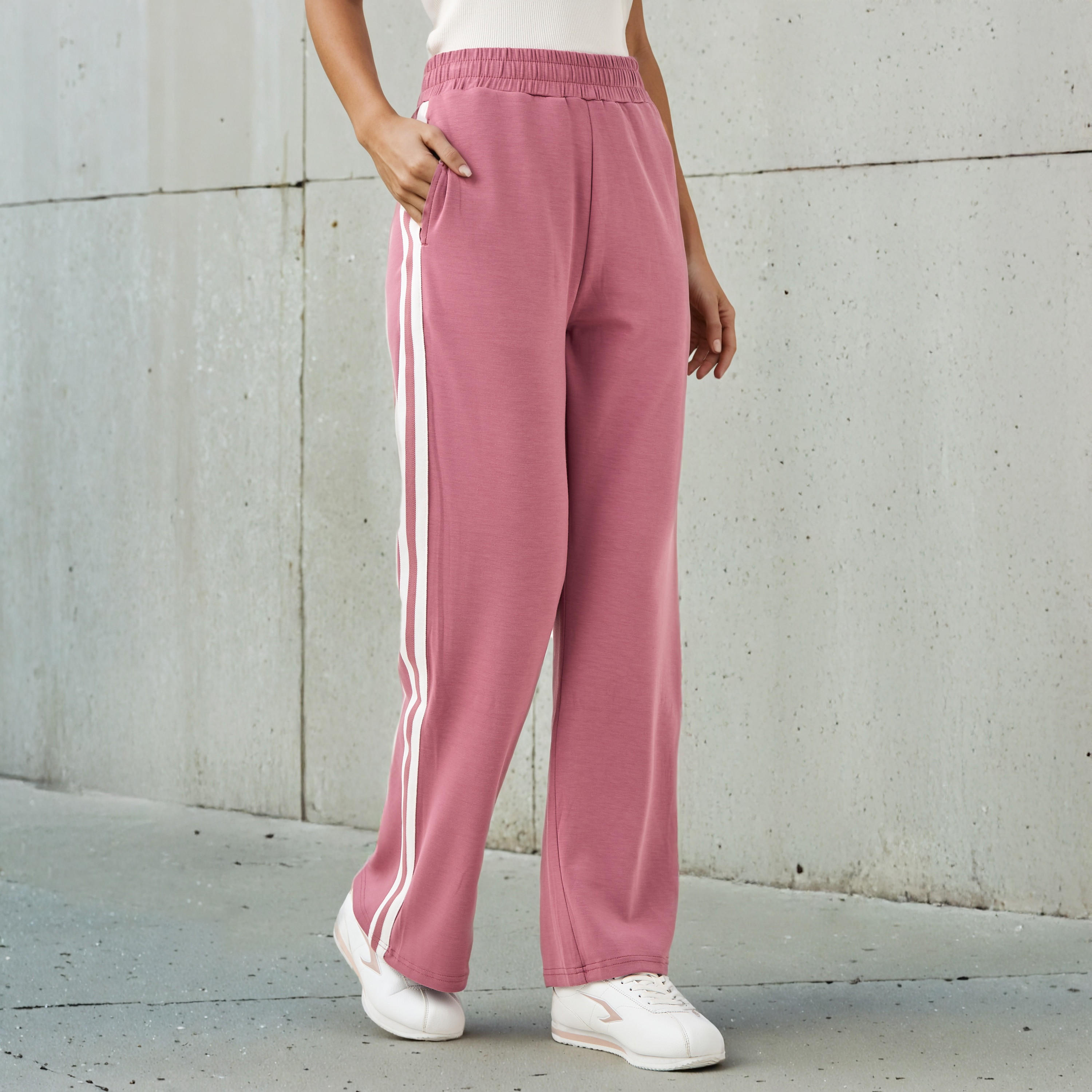بنطلون رياضي ناعم الملمس بجيوب وشريط بلون مغاير للنساء من كابا-women-clothing-bottoms-joggers-image-1