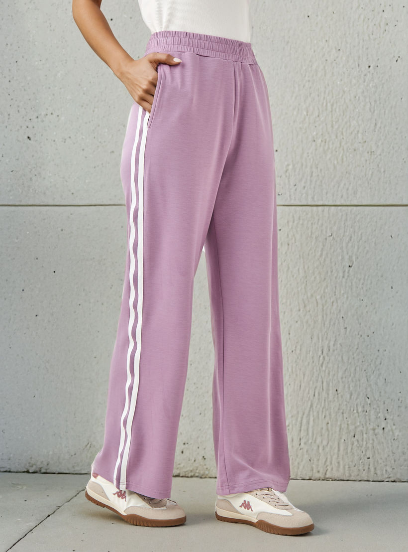 بنطلون رياضي ناعم الملمس بجيوب وشريط بلون مغاير للنساء من كابا-women-clothing-bottoms-joggers-image-1