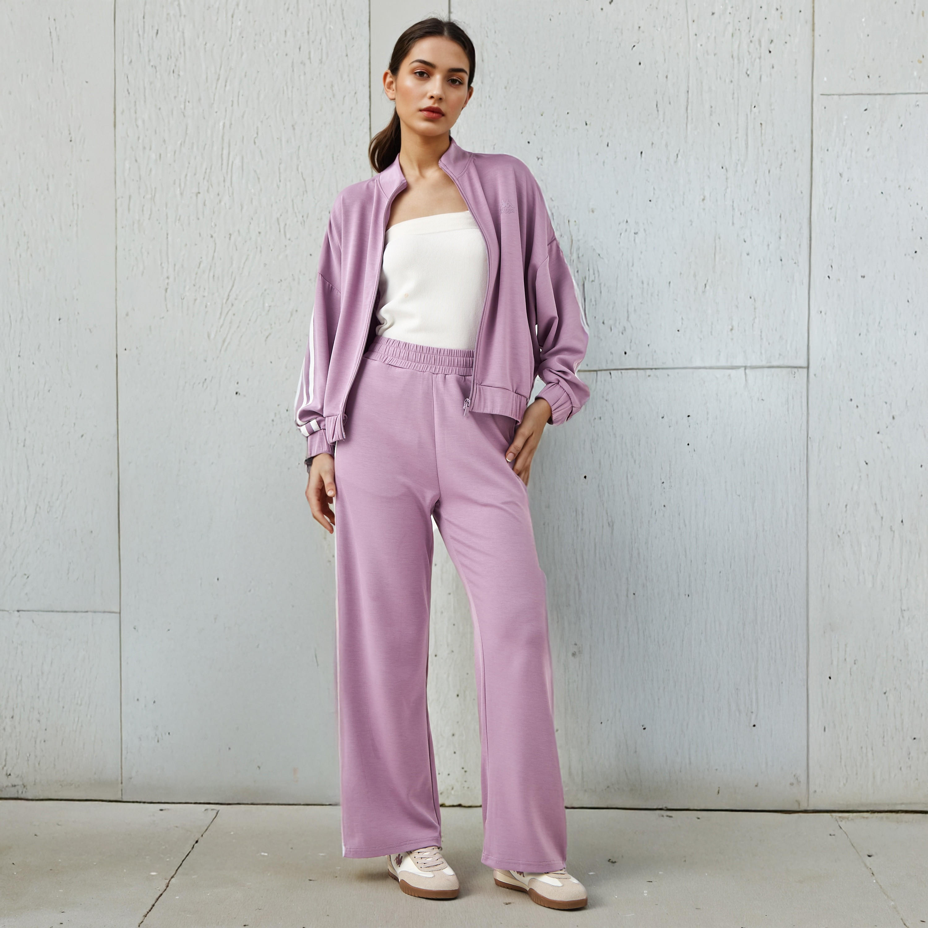 بنطلون رياضي ناعم الملمس بجيوب وشريط بلون مغاير للنساء من كابا-women-clothing-bottoms-joggers-image-2