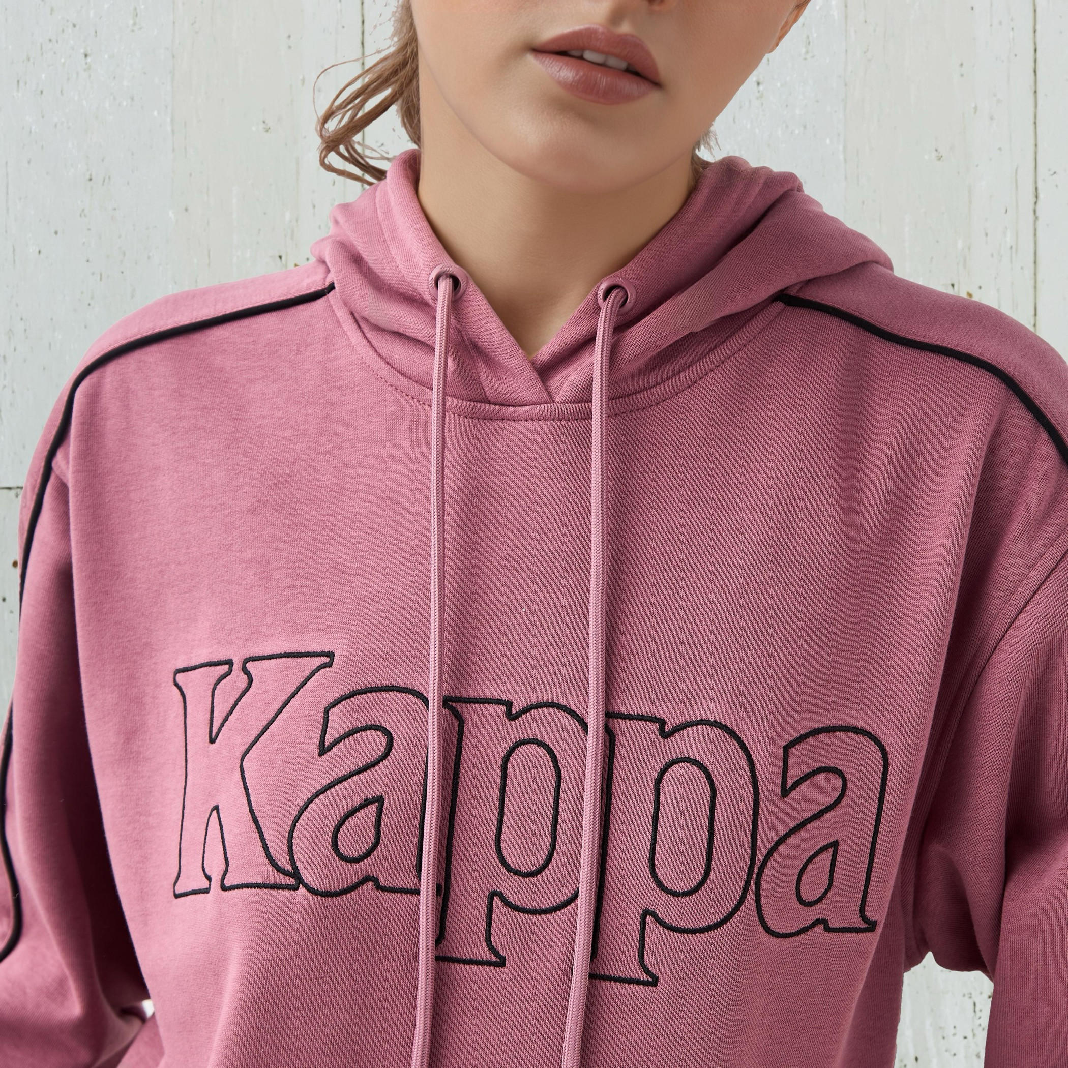 سويت شيرت بقصة عادية وقبعة وتطريز شعار من كابا-women-winterwear-hoodiesandsweatshirts-sweatshirts-image-5