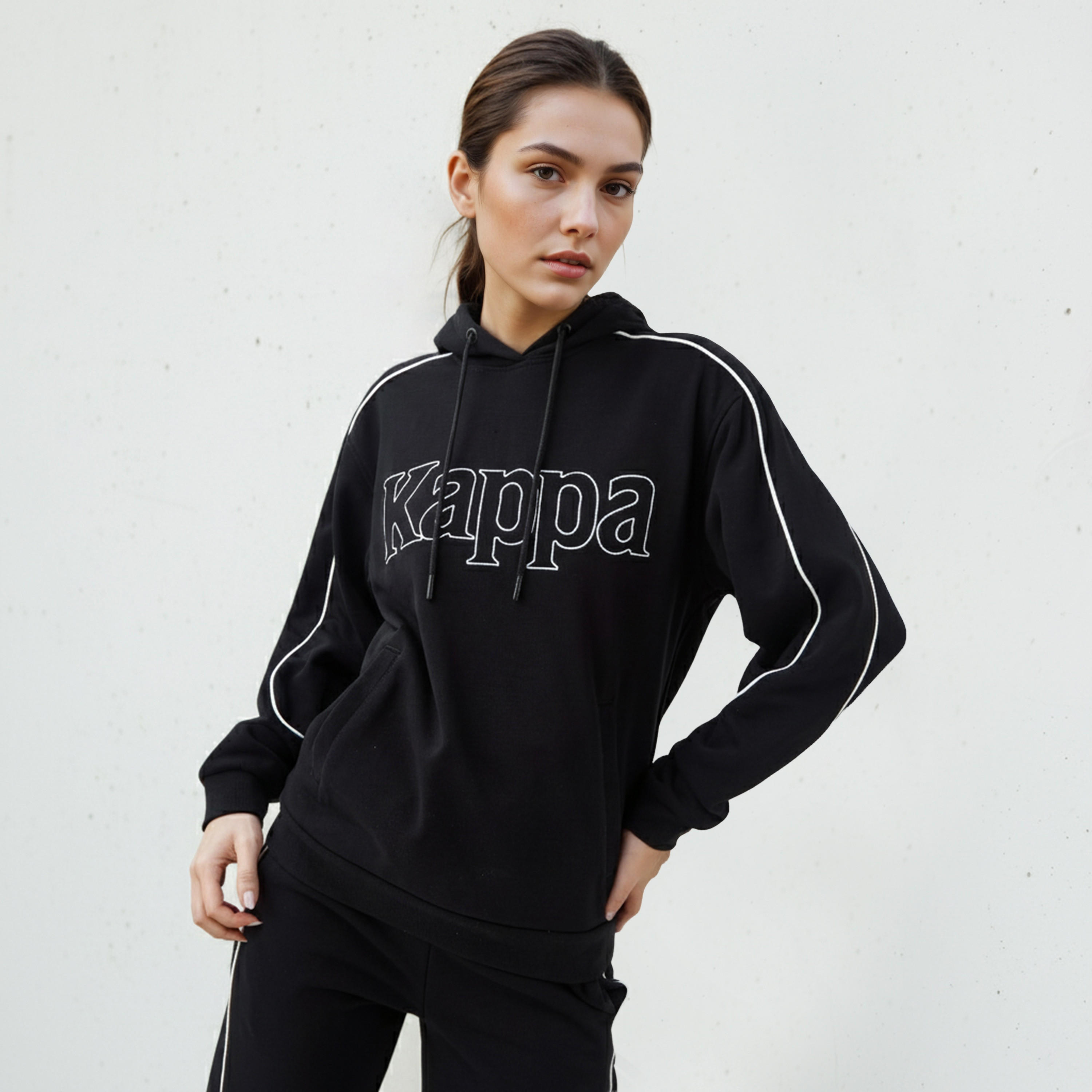 سويت شيرت بقصة عادية وقبعة وتطريز شعار من كابا-women-winterwear-hoodiesandsweatshirts-sweatshirts-image-1