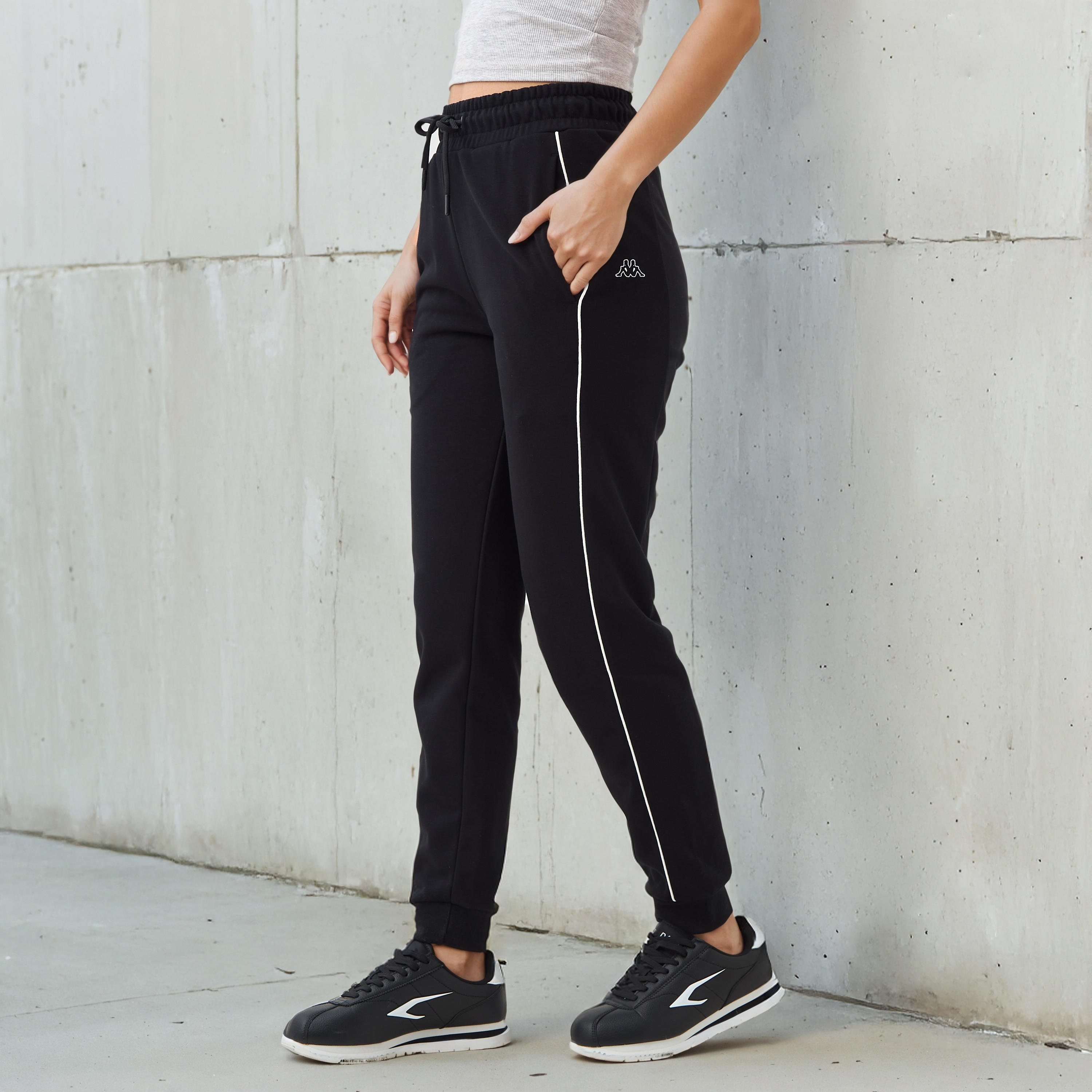 بنطال رياضي نسائي من كابا بقصة مريحة وخصر مرن مع جيوب-women-clothing-bottoms-joggers-image-1