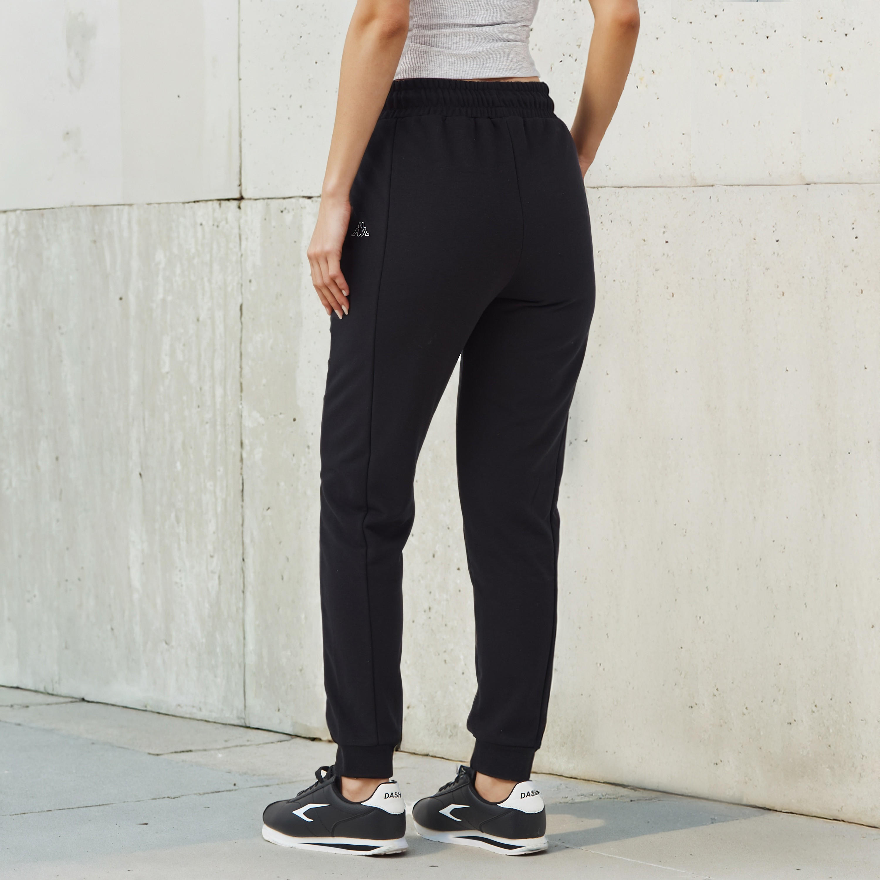 بنطال رياضي نسائي من كابا بقصة مريحة وخصر مرن مع جيوب-women-clothing-bottoms-joggers-image-3