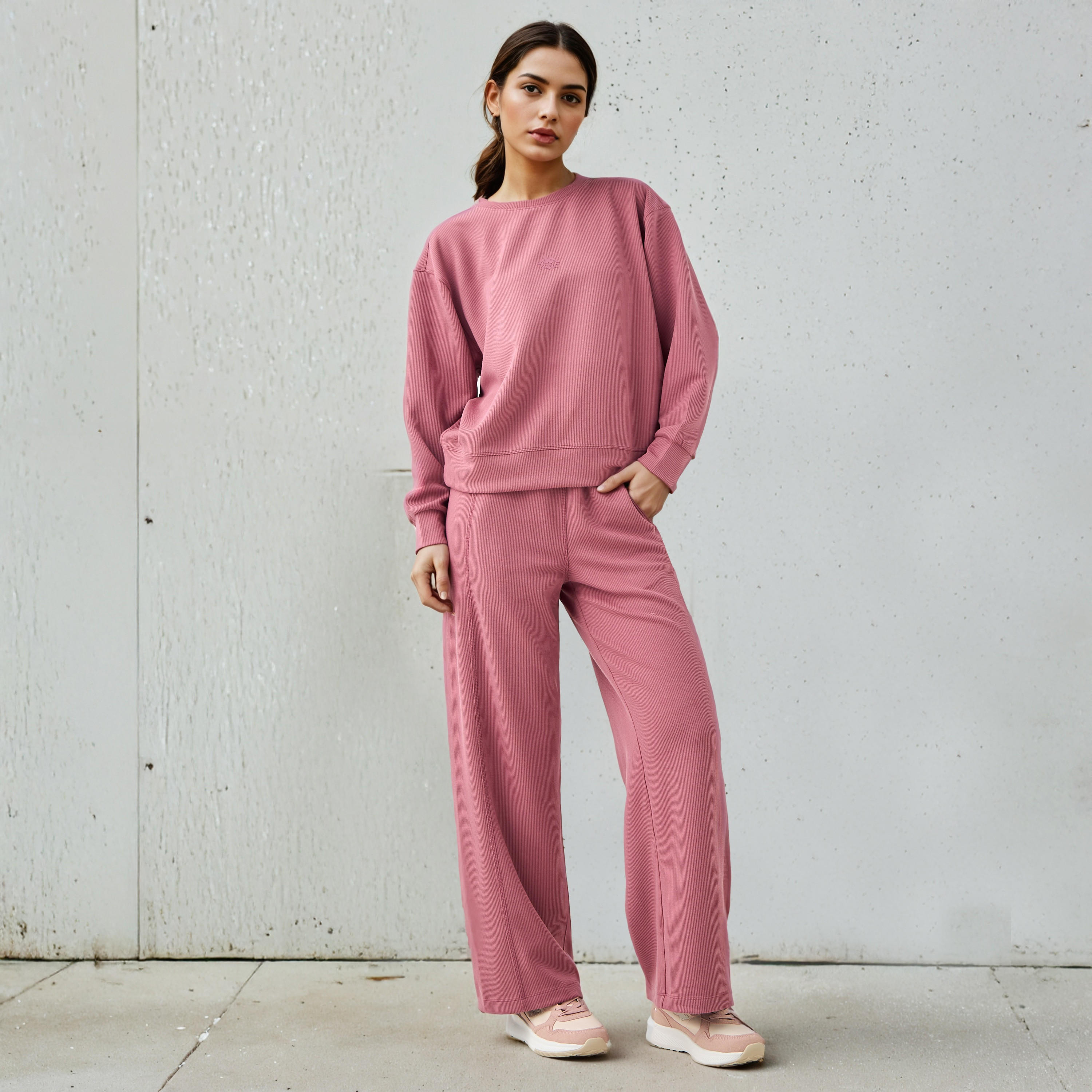 بنطلون رياضي بقصّة مريحة وخصر مطاطي وجيوب للنساء من كابا-women-clothing-bottoms-joggers-image-2