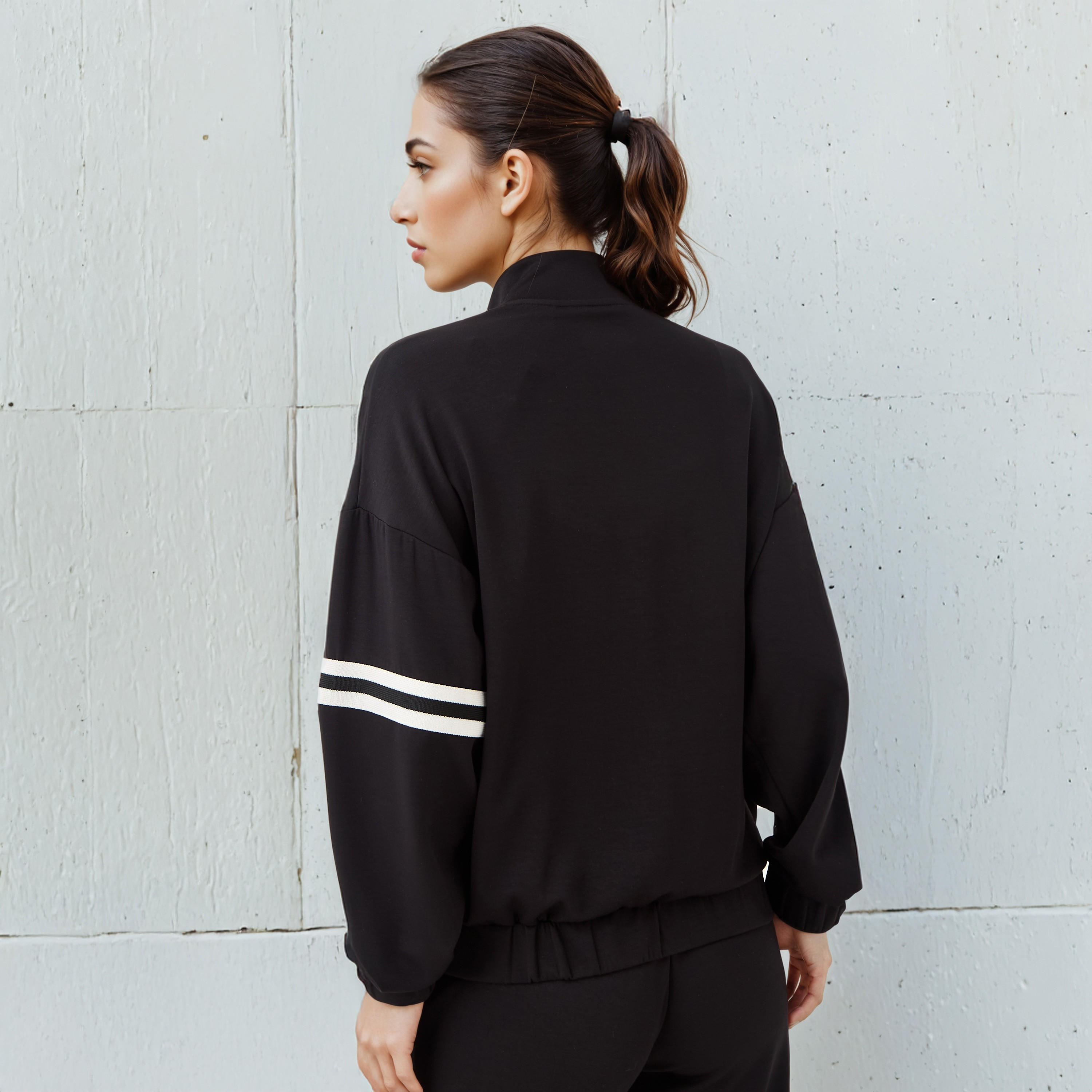 جاكيت ناعم بسحاب إغلاق للنساء من كابا-women-winterwear-coatsandjackets-jackets-image-3