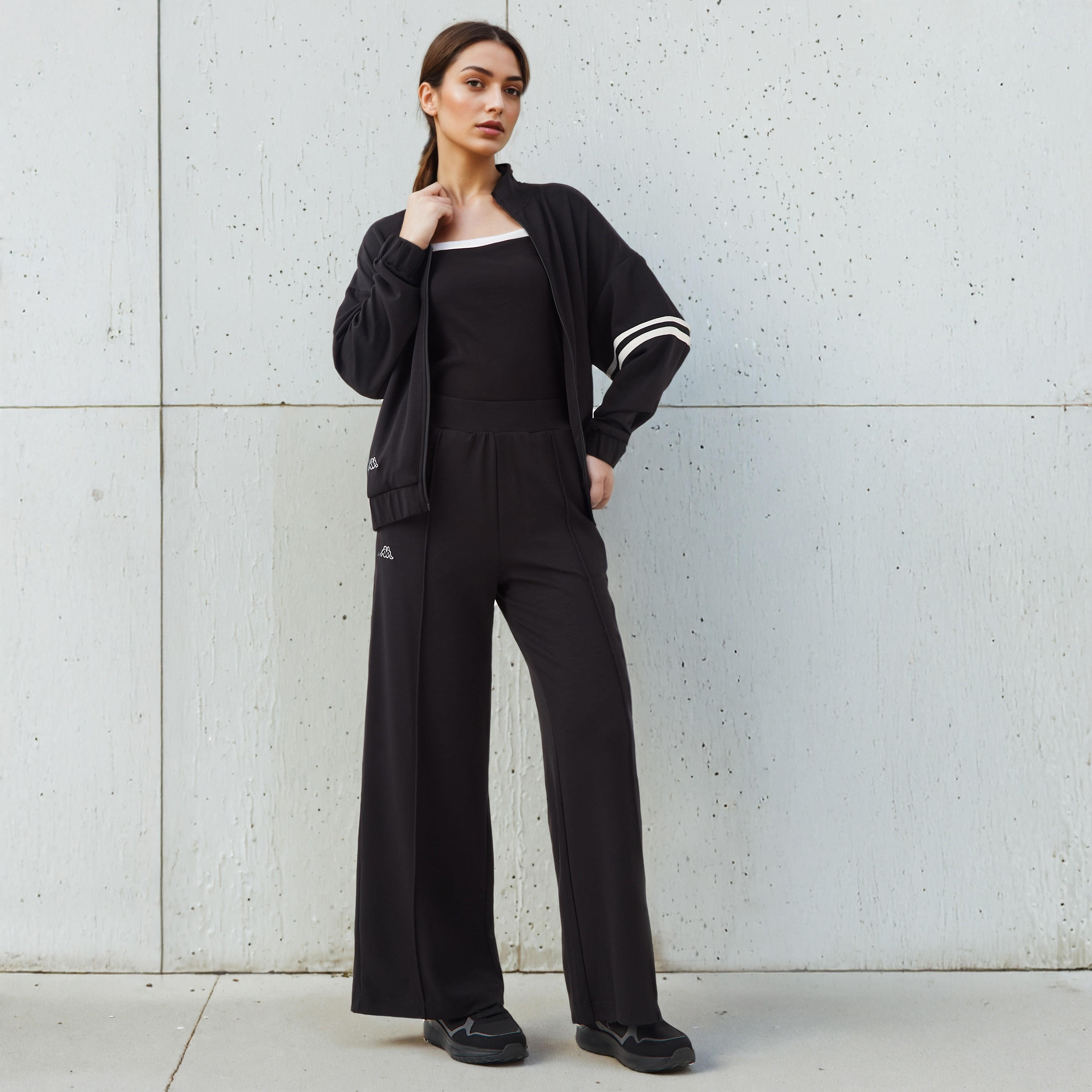 بنطال رياضي نسائي من كابا بقصة مريحة وملمس ناعم مع جيوب-women-clothing-bottoms-trousers-image-4