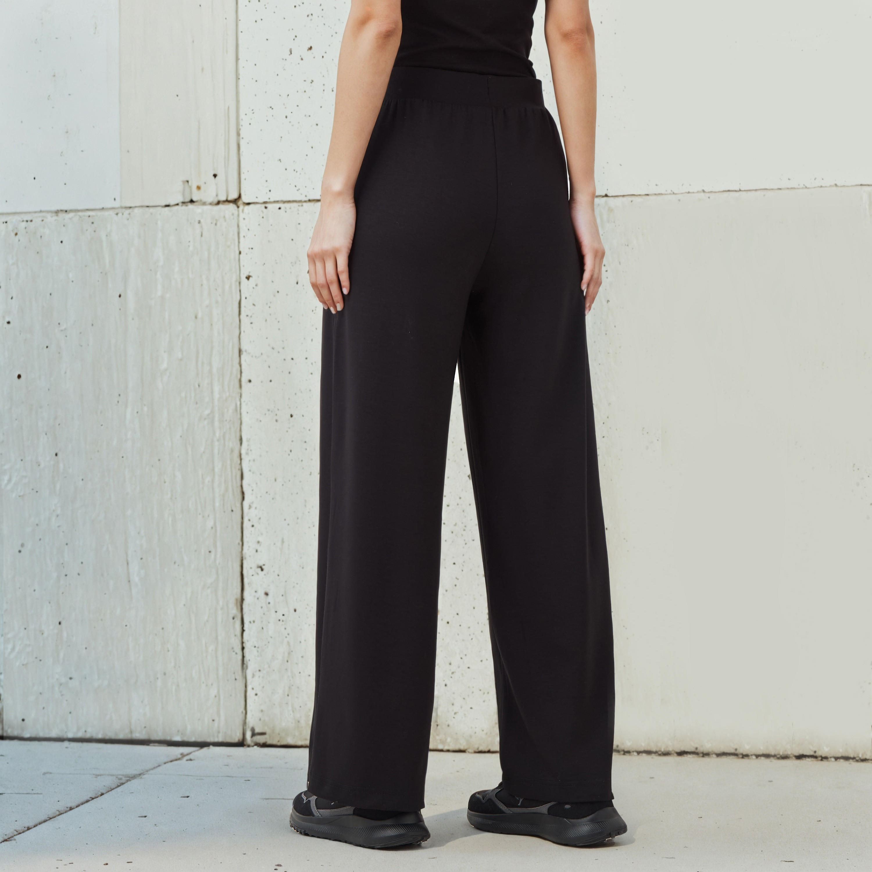 بنطال رياضي نسائي من كابا بقصة مريحة وملمس ناعم مع جيوب-women-clothing-bottoms-trousers-image-3
