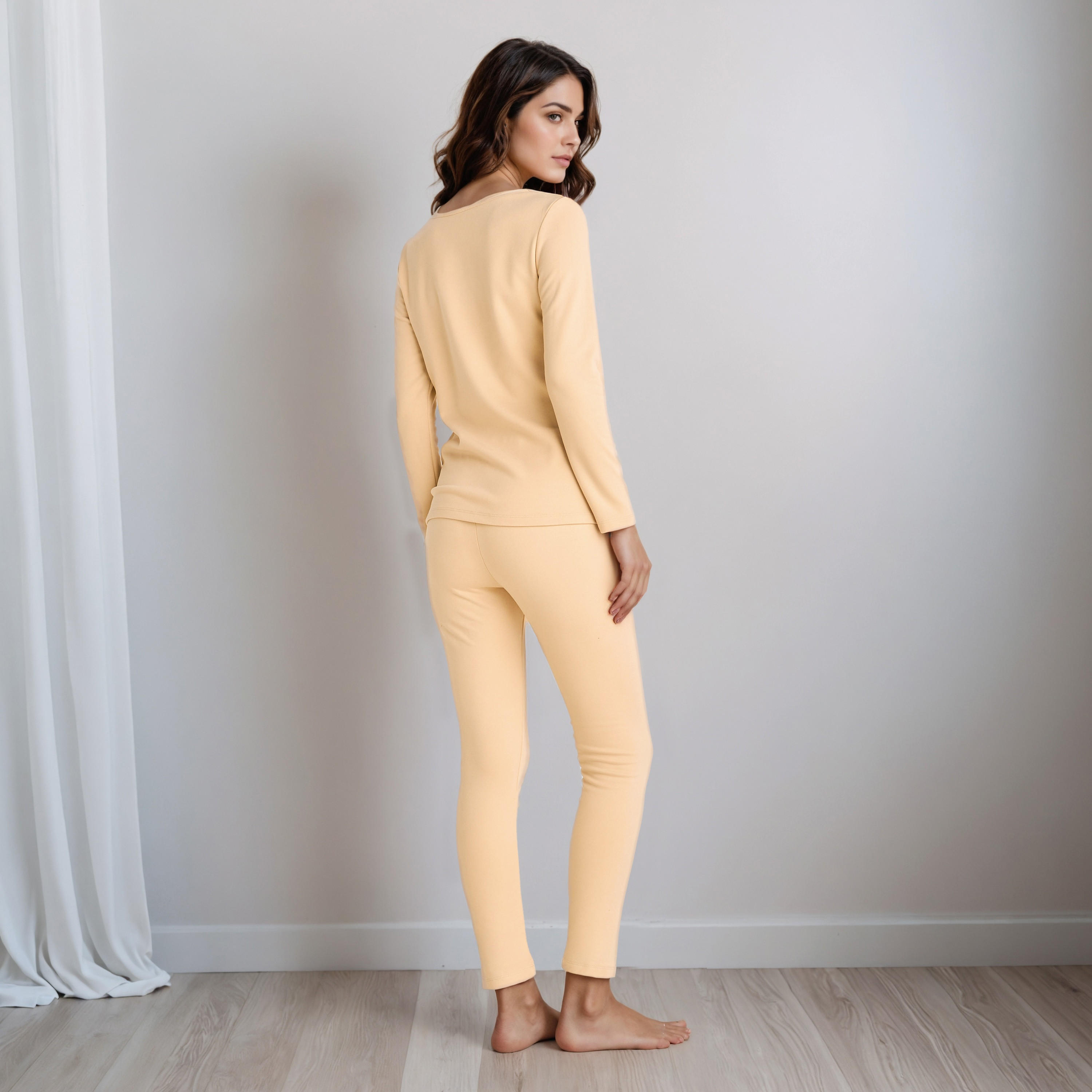 طقم بيجاما حراري تيشيرت وبنطلون ليقنز-women-clothing-nightwear-pyjamas-longsets-image-3