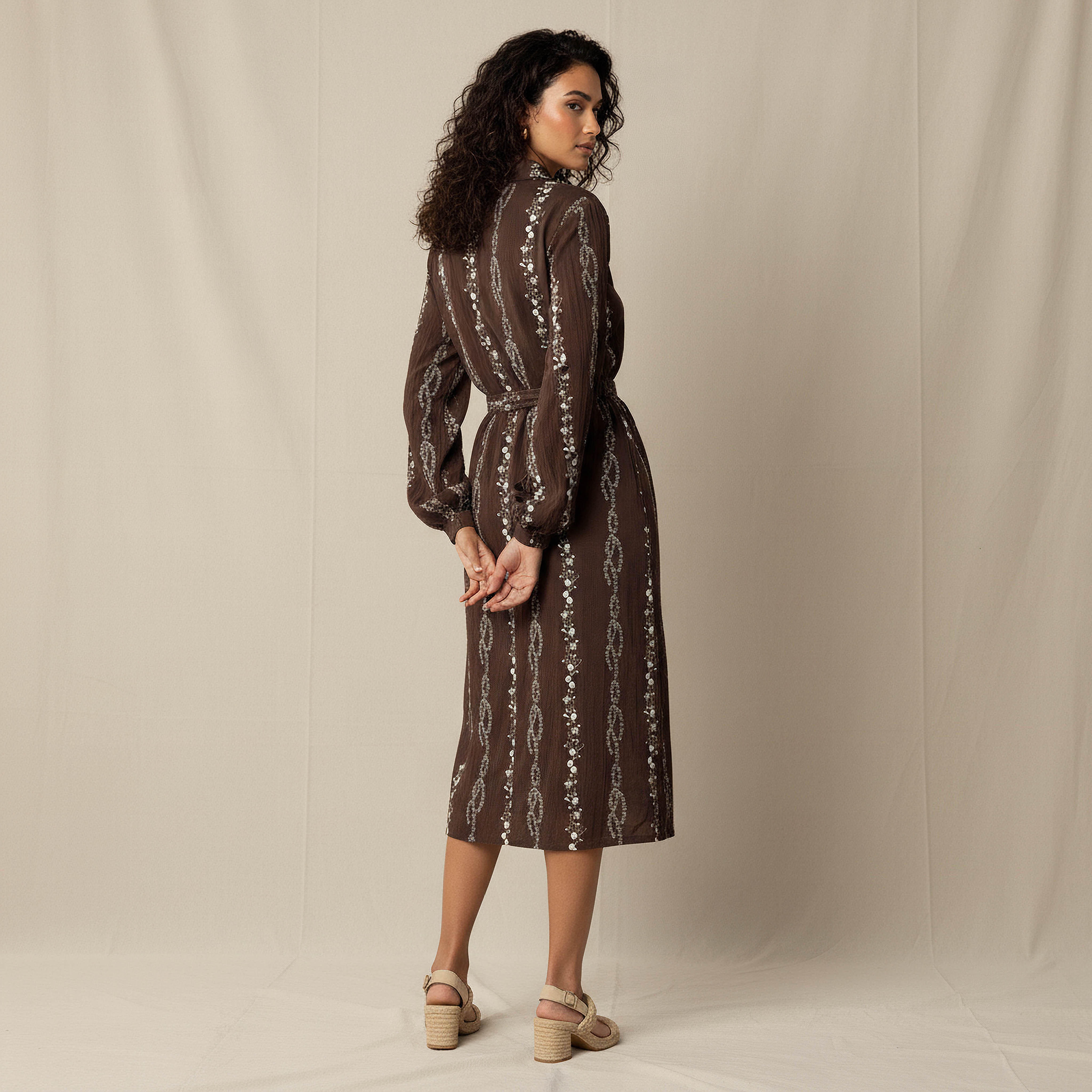 فستان قميص طول الركبة بحزام وتطريزات زهرية-women-clothing-dresses-image-3