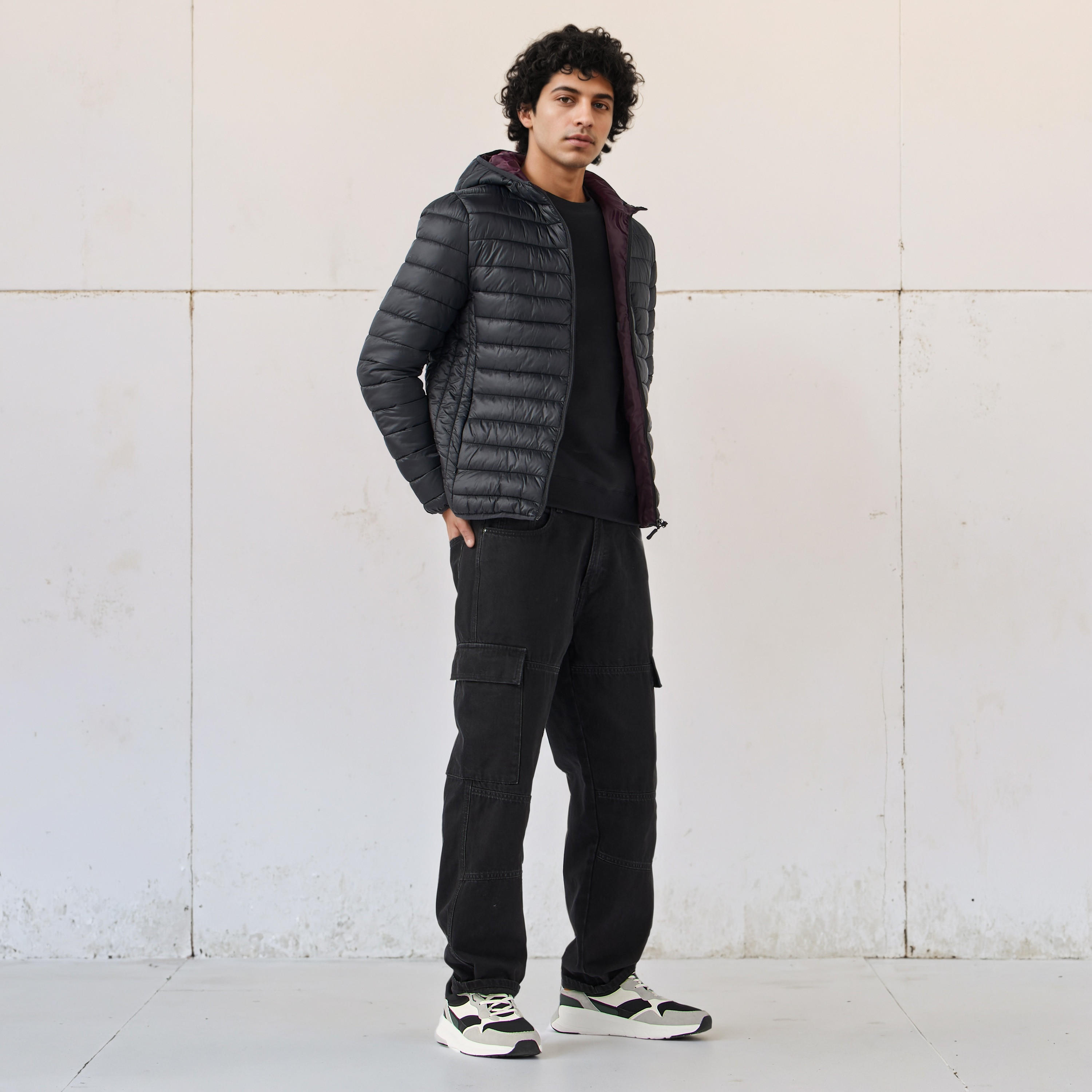 جاكيت مبطن خفيف الوزن بقبعة-men-clothing-jacketsandblazers-jackets-image-2