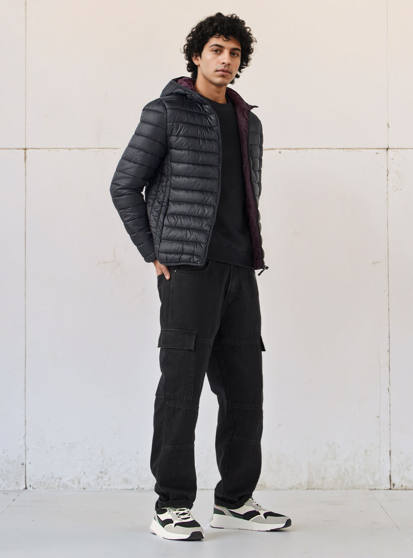 جاكيت مبطن خفيف الوزن بقبعة-men-clothing-jacketsandblazers-jackets-image-2