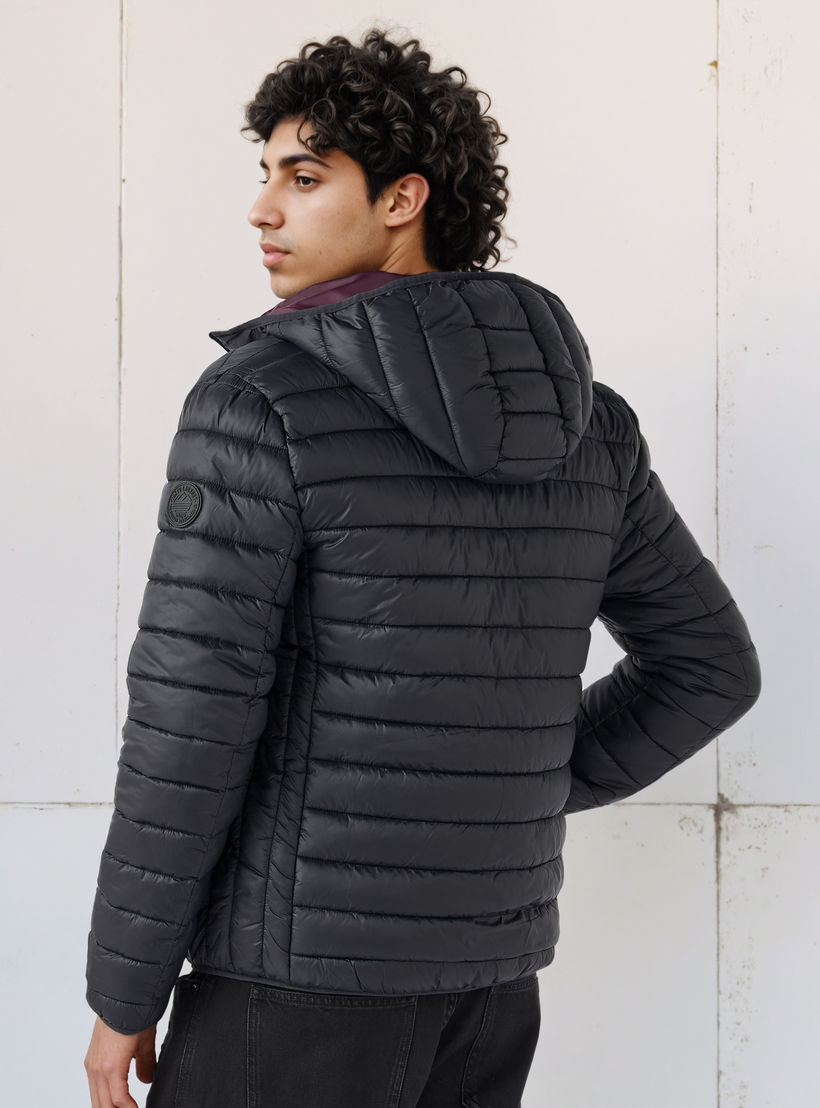جاكيت مبطن خفيف الوزن بقبعة-men-clothing-jacketsandblazers-jackets-image-3