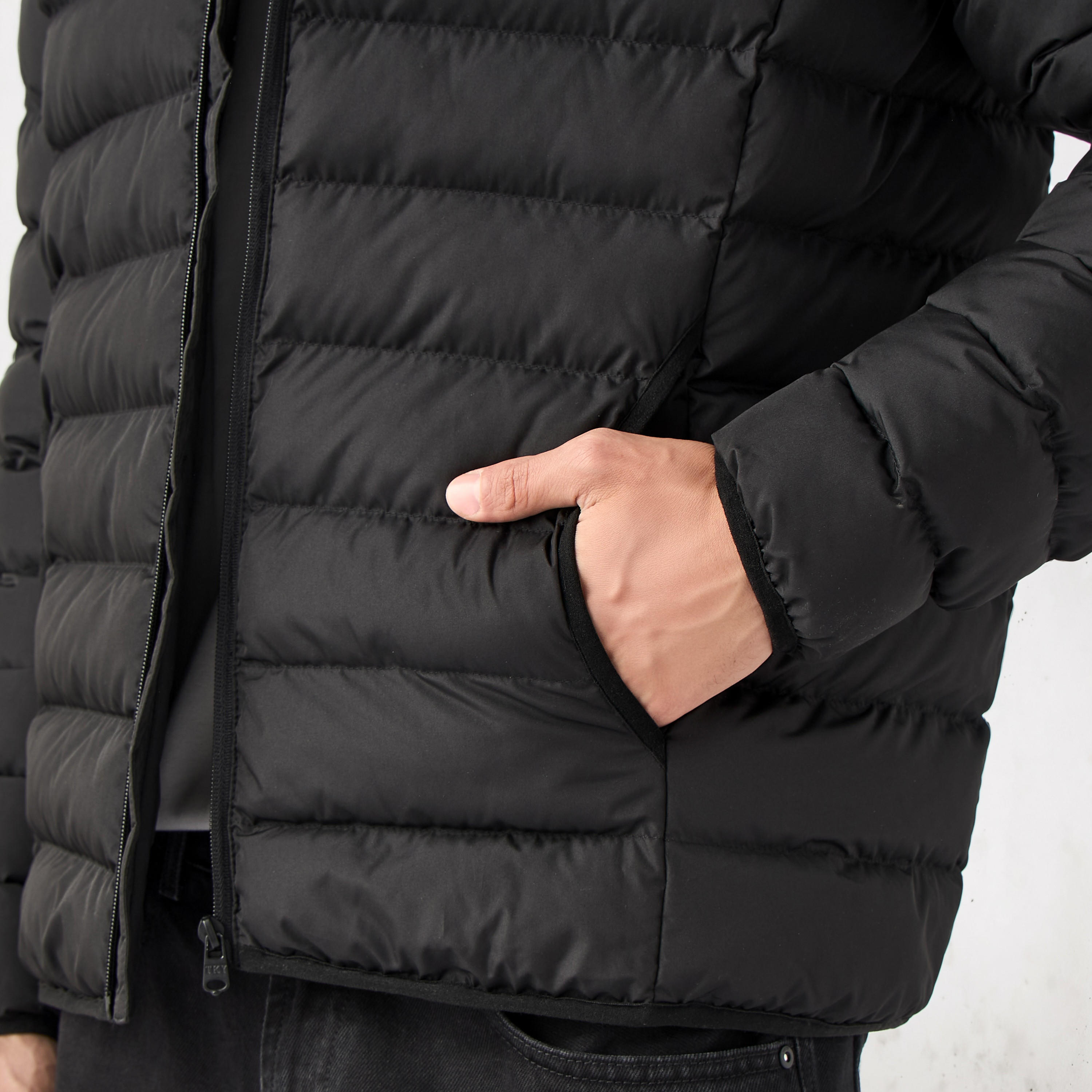 جاكيت مبطن منفوخ خفيف الوزن بقبعة-men-clothing-jacketsandblazers-jackets-image-6