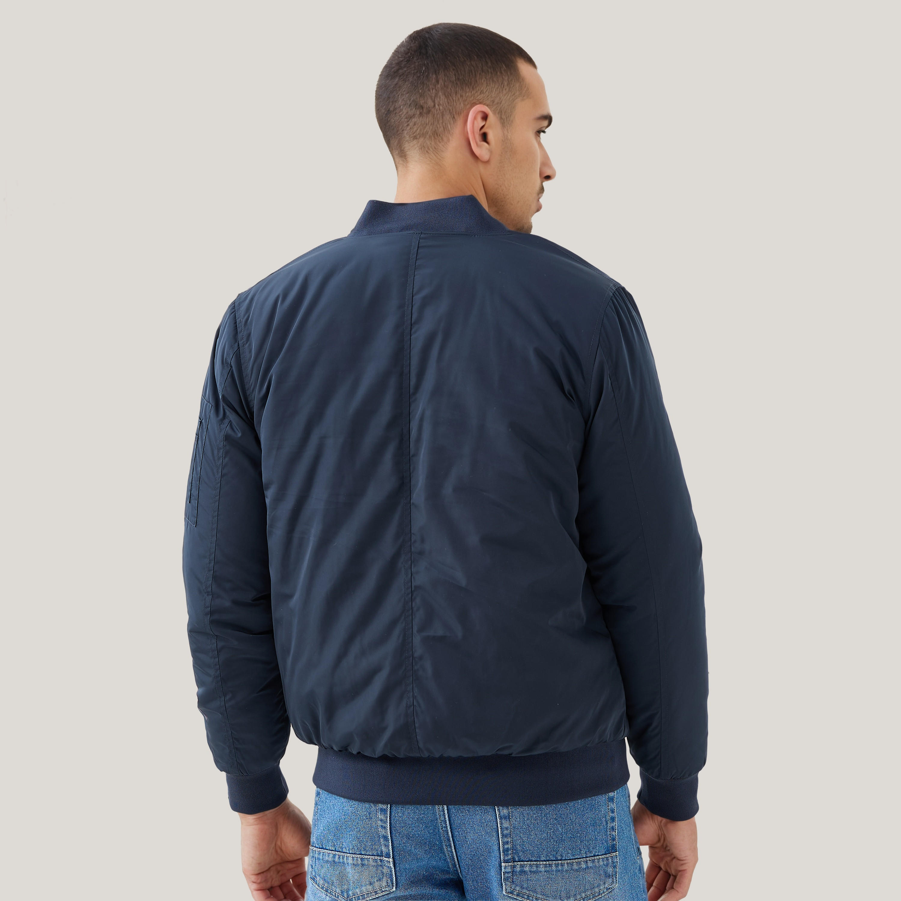 جاكيت بايكر خفيف الوزن بجيوب بسحاب-men-clothing-jacketsandblazers-jackets-image-3
