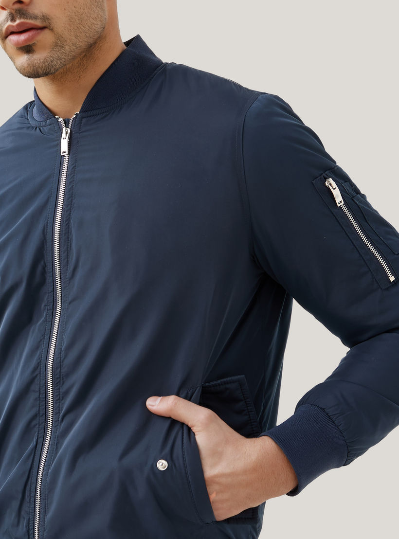 جاكيت بايكر خفيف الوزن بجيوب بسحاب-men-clothing-jacketsandblazers-jackets-image-2