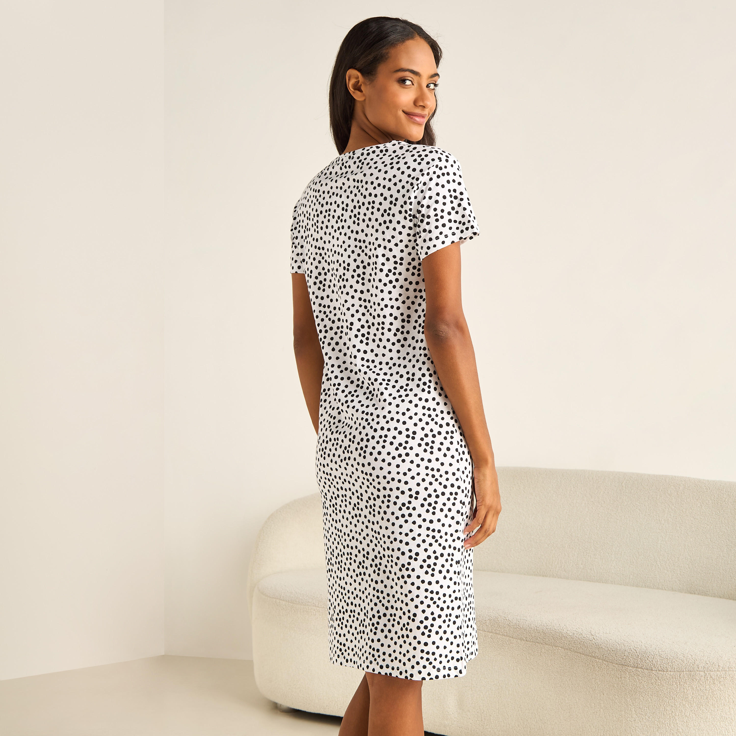قميص نوم بطول الركبة بياقة مستديرة-women-clothing-nightwear-nighties-image-3
