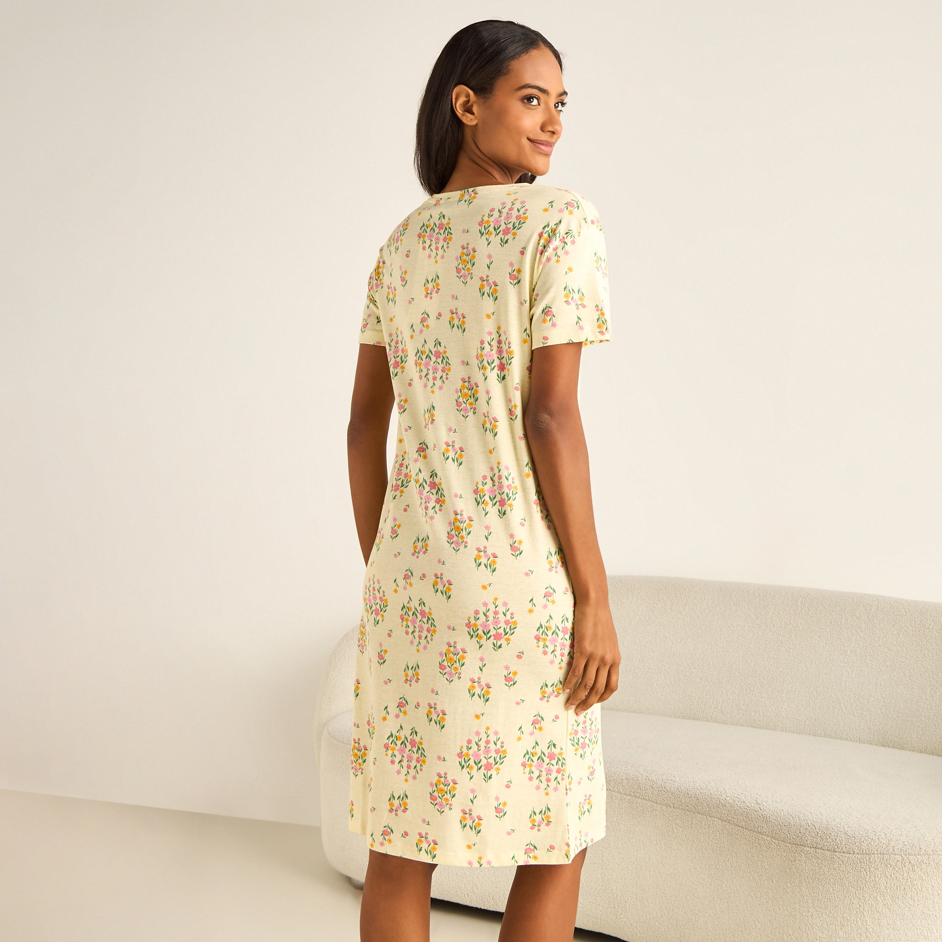 قميص نوم بطول الركبة وبياقة مستديرة-women-clothing-nightwear-nighties-image-3