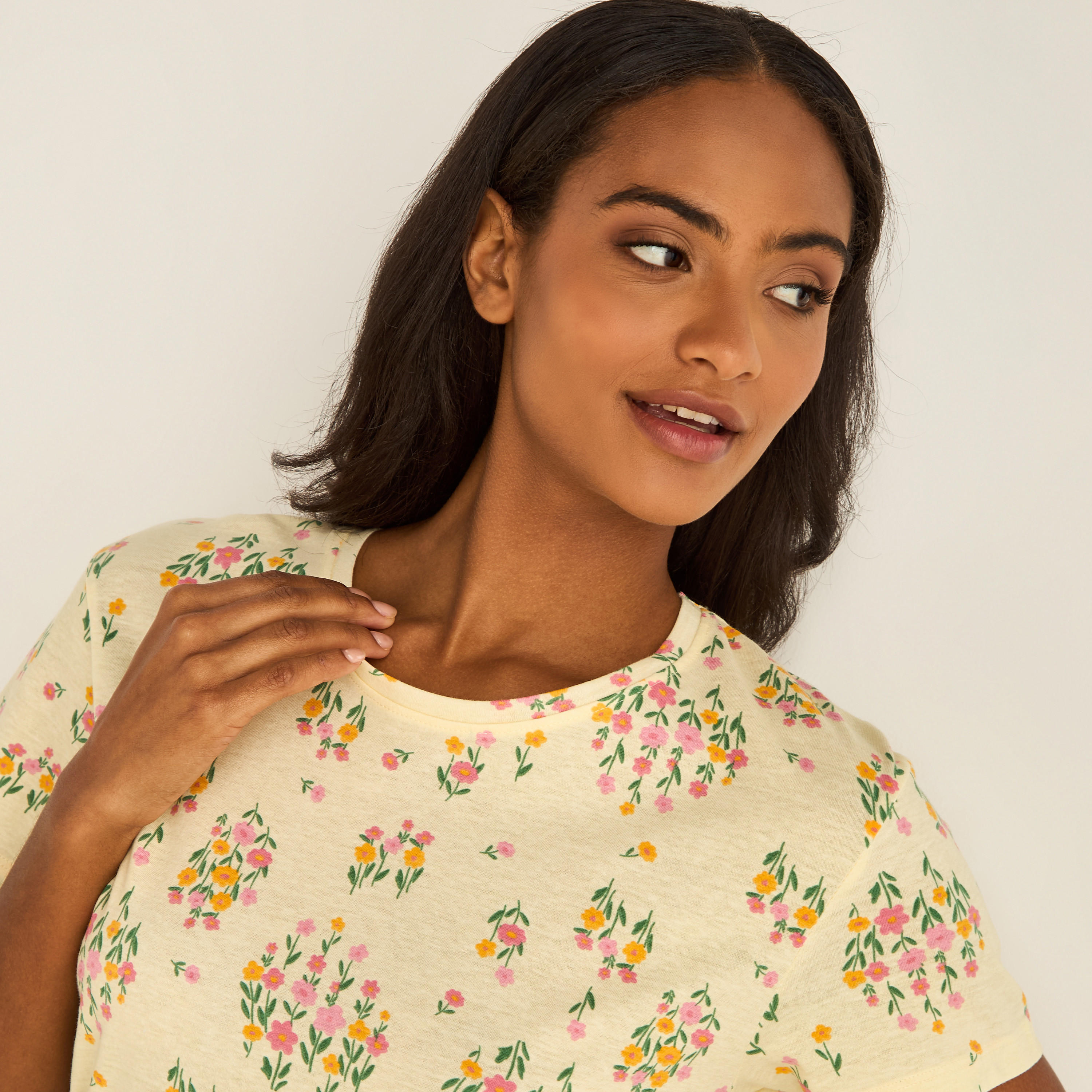 قميص نوم بطول الركبة وبياقة مستديرة-women-clothing-nightwear-nighties-image-4