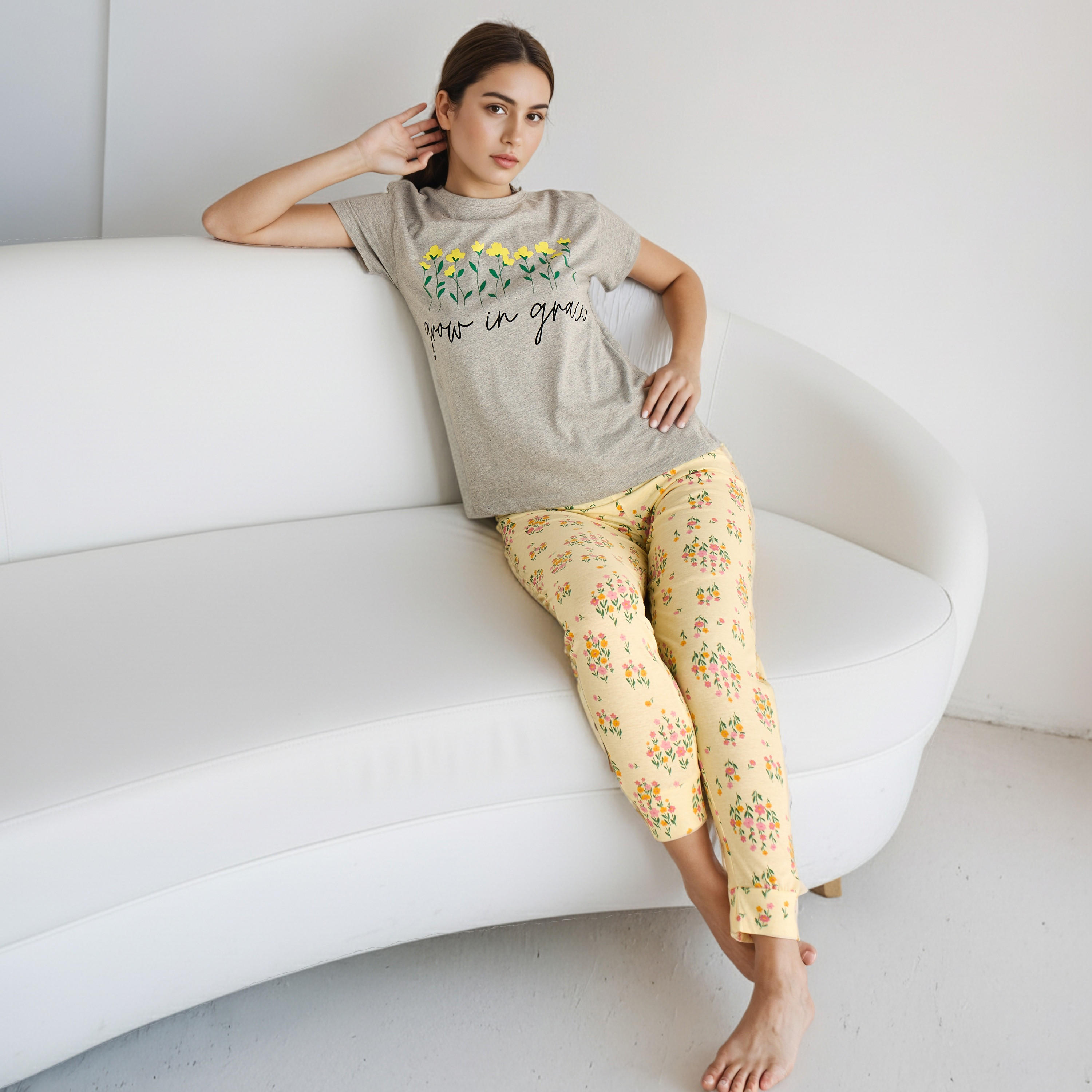 طقم تيشيرت وبنطلون بيجاما بطبعات-women-clothing-nightwear-pyjamas-longsets-image-6