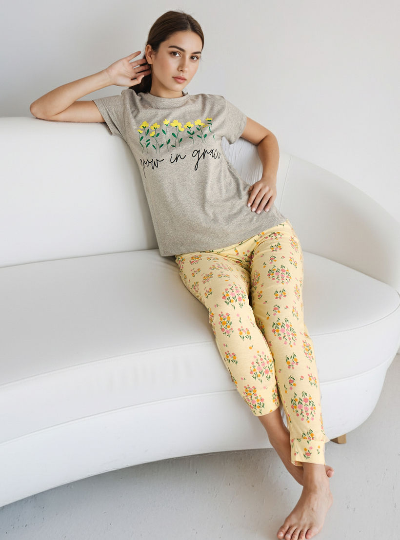 طقم تيشيرت وبنطلون بيجاما بطبعات-women-clothing-nightwear-pyjamas-longsets-image-6