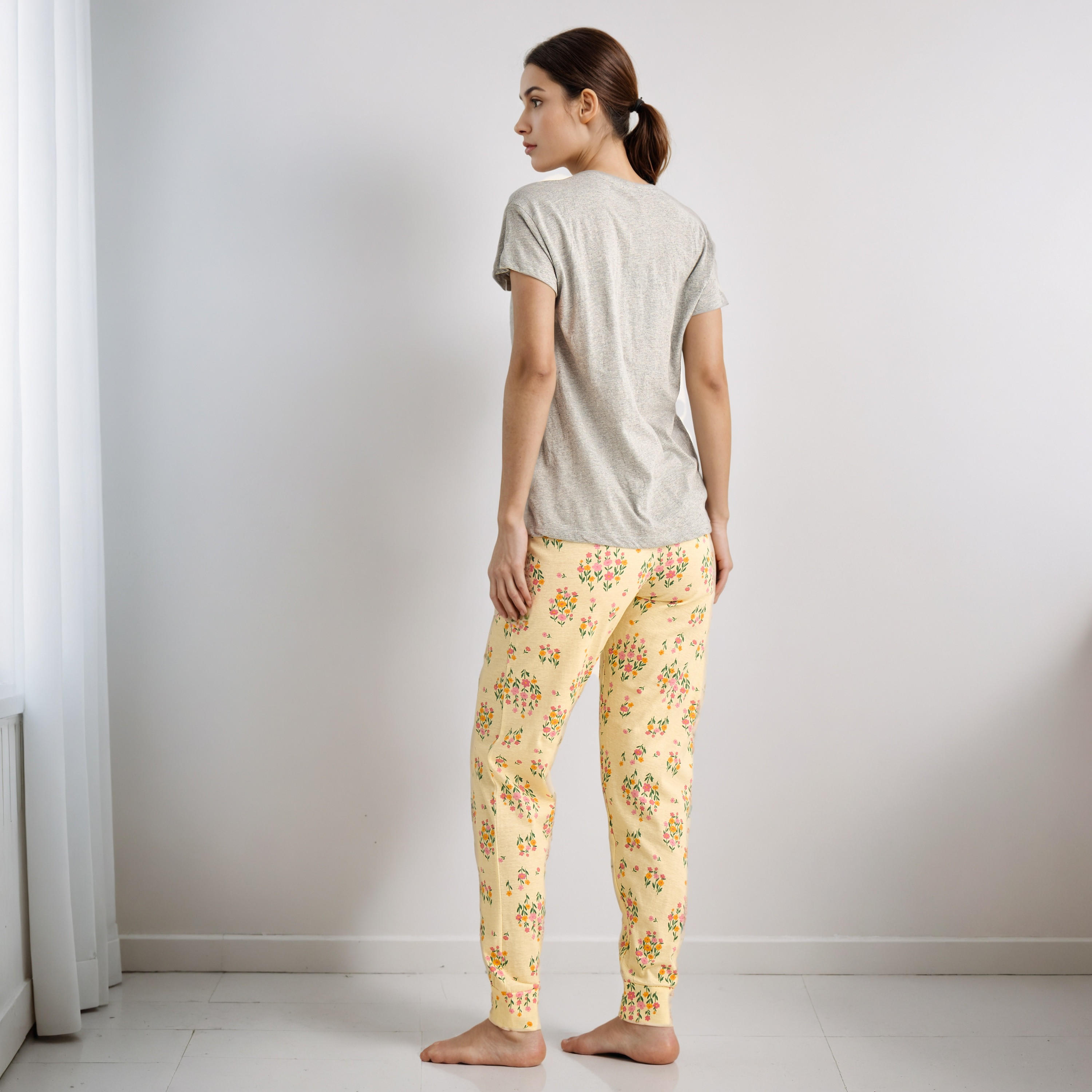 طقم تيشيرت وبنطلون بيجاما بطبعات-women-clothing-nightwear-pyjamas-longsets-image-4