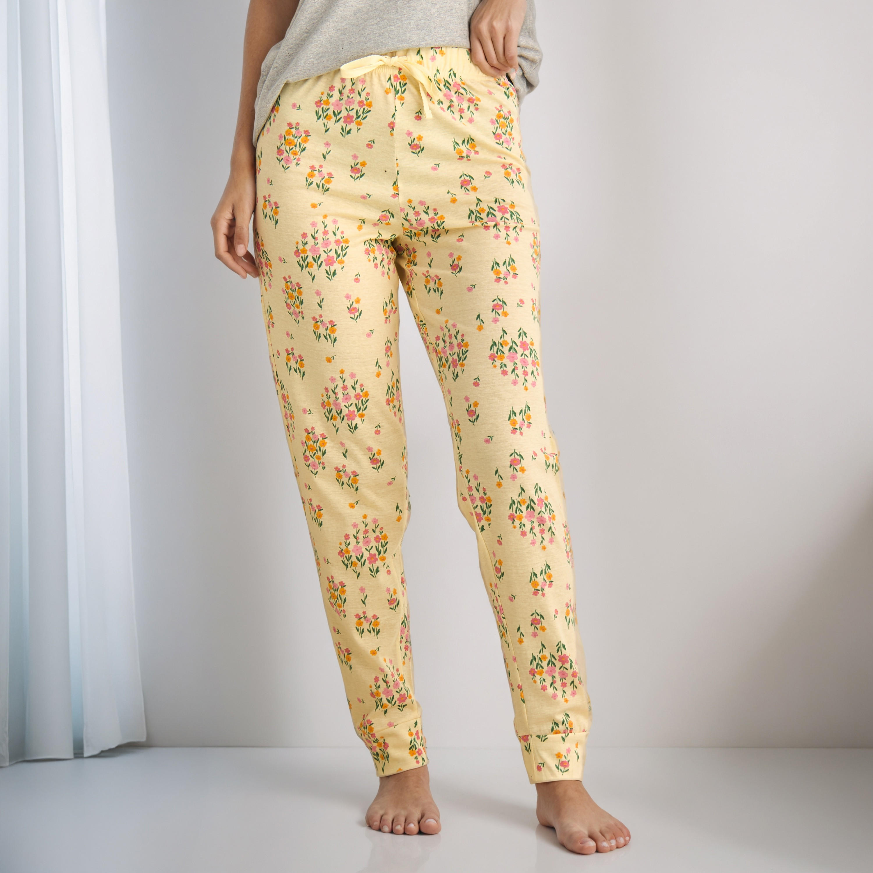 طقم تيشيرت وبنطلون بيجاما بطبعات-women-clothing-nightwear-pyjamas-longsets-image-3