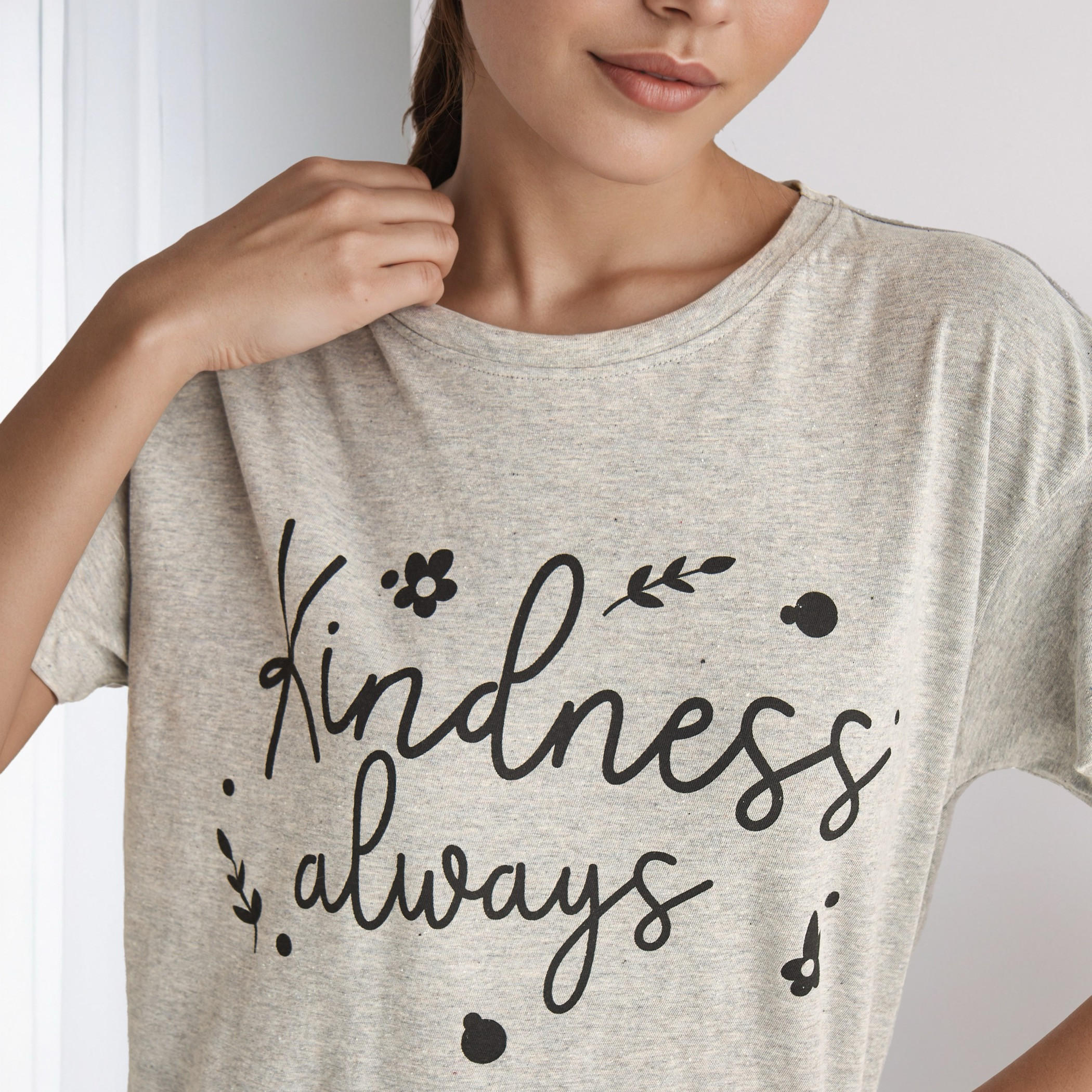 طقم تيشيرت وبنطلون بيجاما بطبعات-women-clothing-nightwear-pyjamas-longsets-image-6