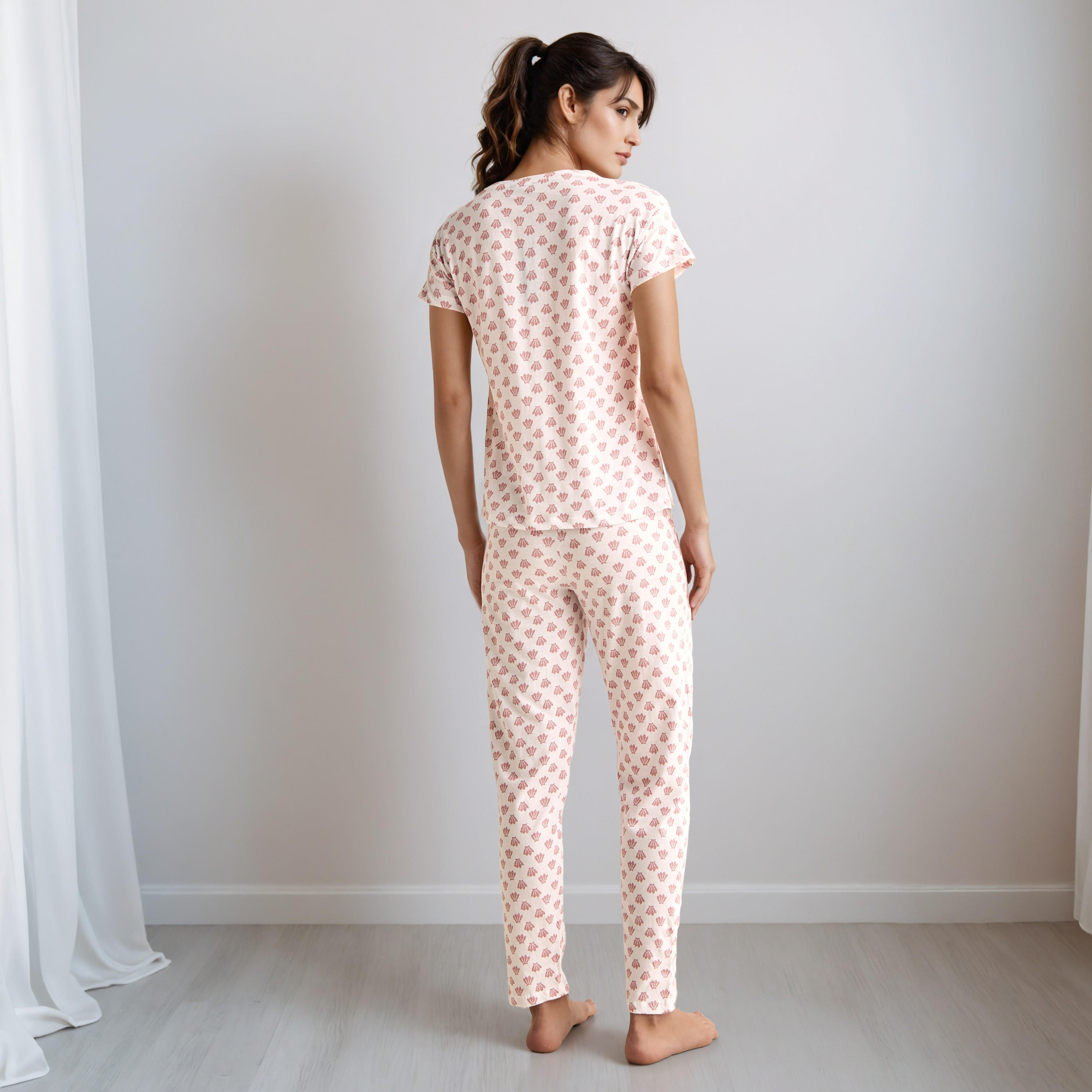 طقم تيشيرت وبنطلون بيجاما بطبعات-women-clothing-nightwear-pyjamas-longsets-image-3