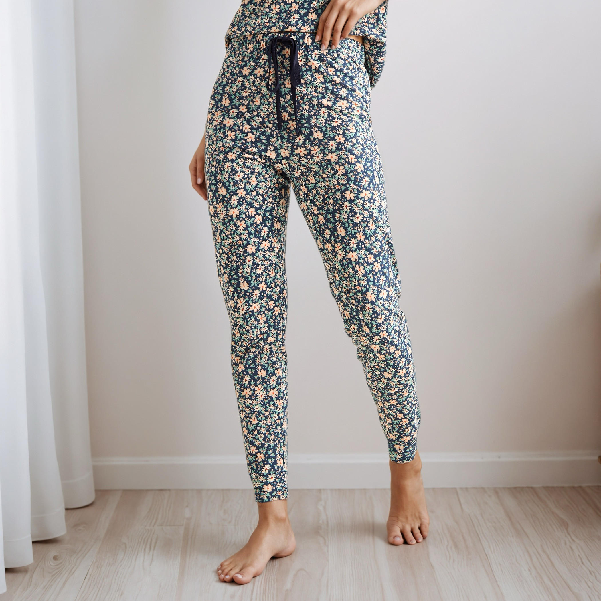 طقم بيجاما تيشيرت وبنطلون-women-clothing-nightwear-pyjamas-longsets-image-4