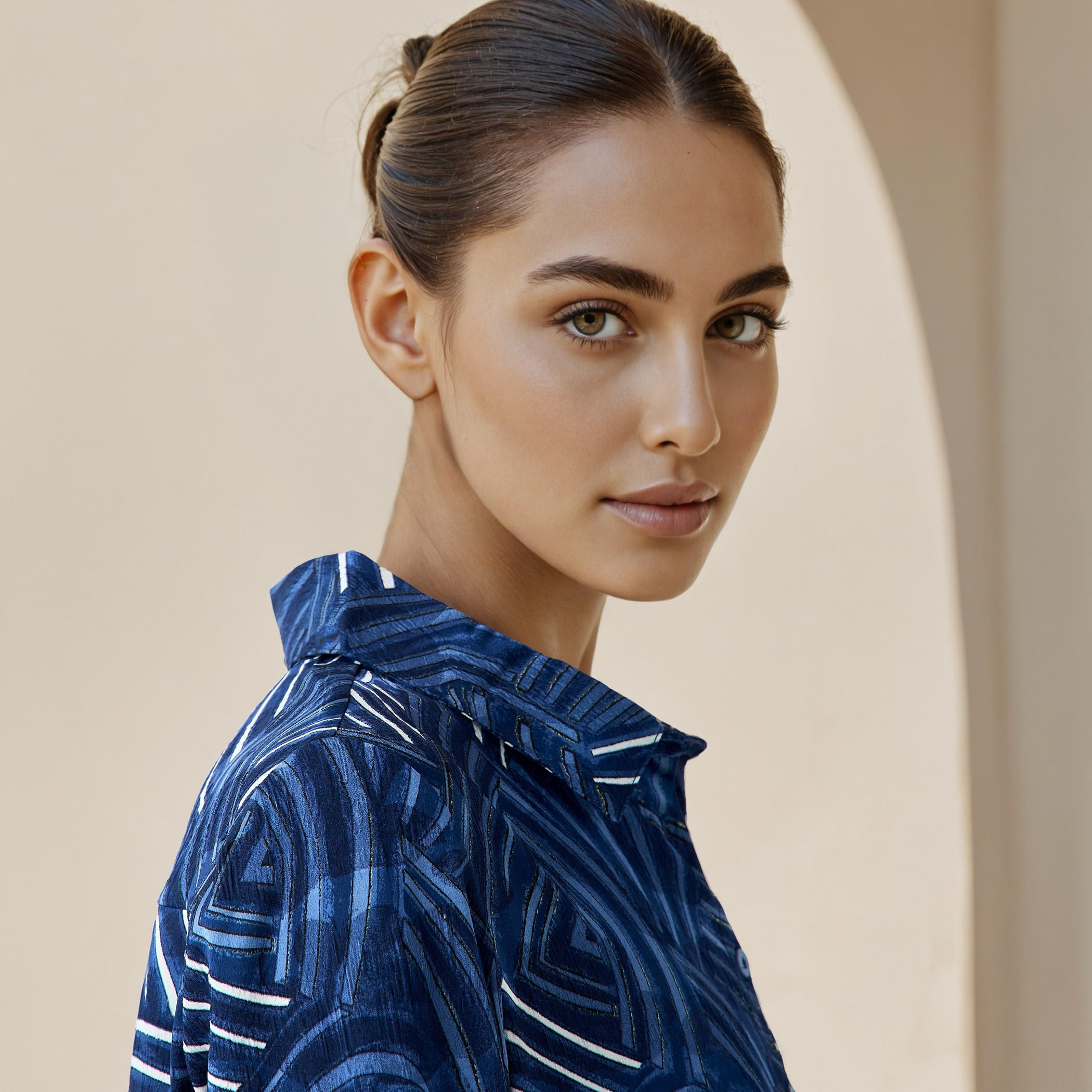 قميص فيسكوز بطبعات وقصّة عادية مع ياقة-women-clothing-shirtsandblouses-shirts-image-5
