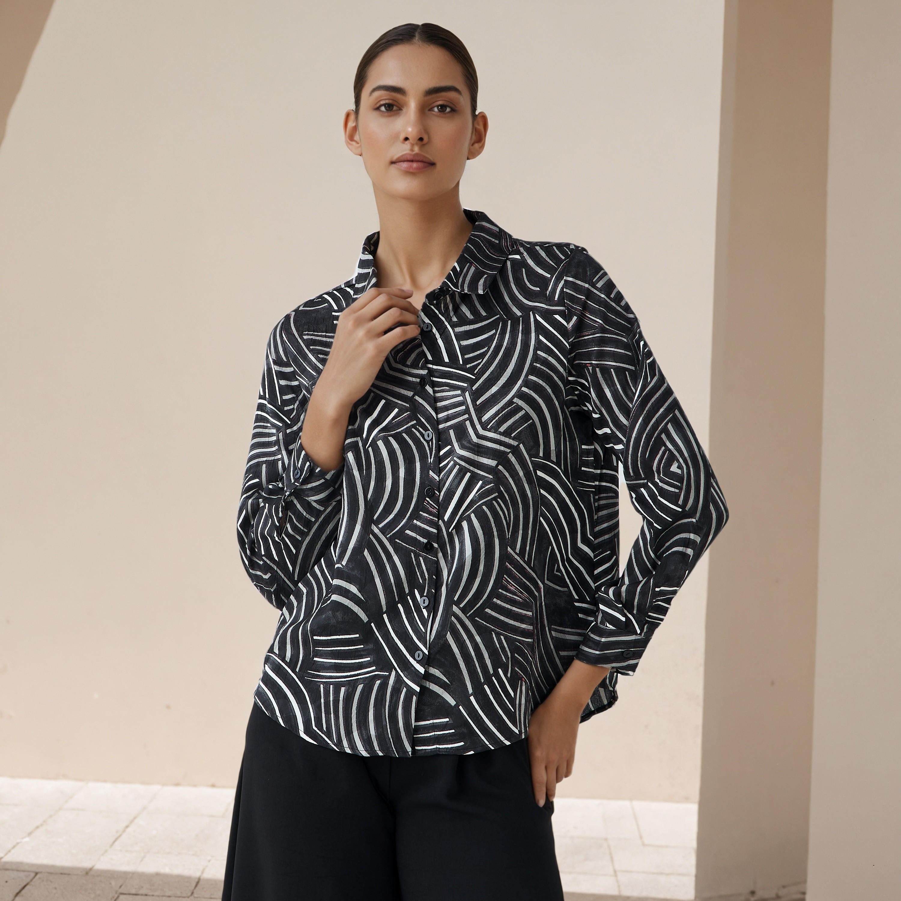 قميص فيسكوز بطبعات وقصّة عادية مع ياقة-women-clothing-shirtsandblouses-shirts-image-6