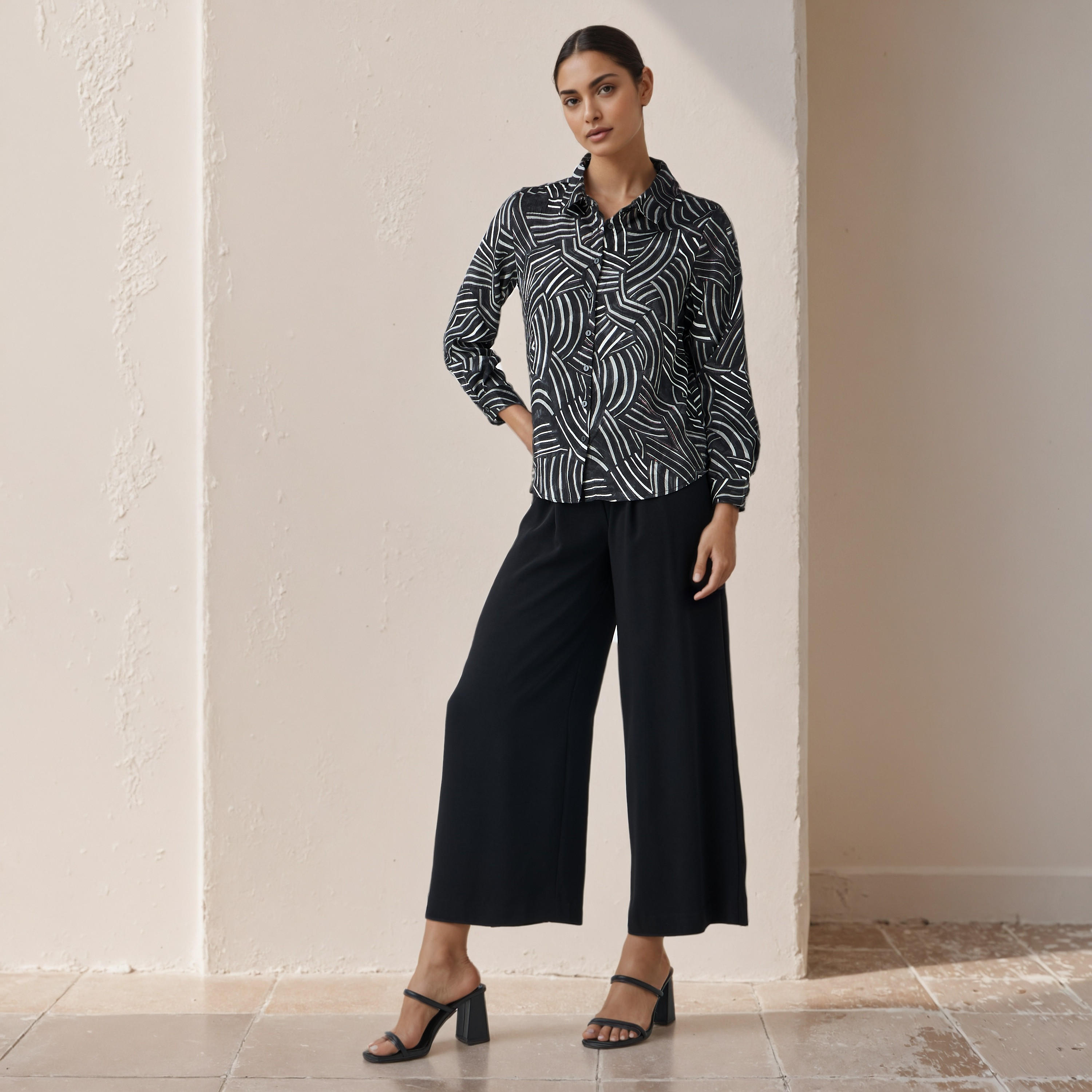 قميص فيسكوز بطبعات وقصّة عادية مع ياقة-women-clothing-shirtsandblouses-shirts-image-5