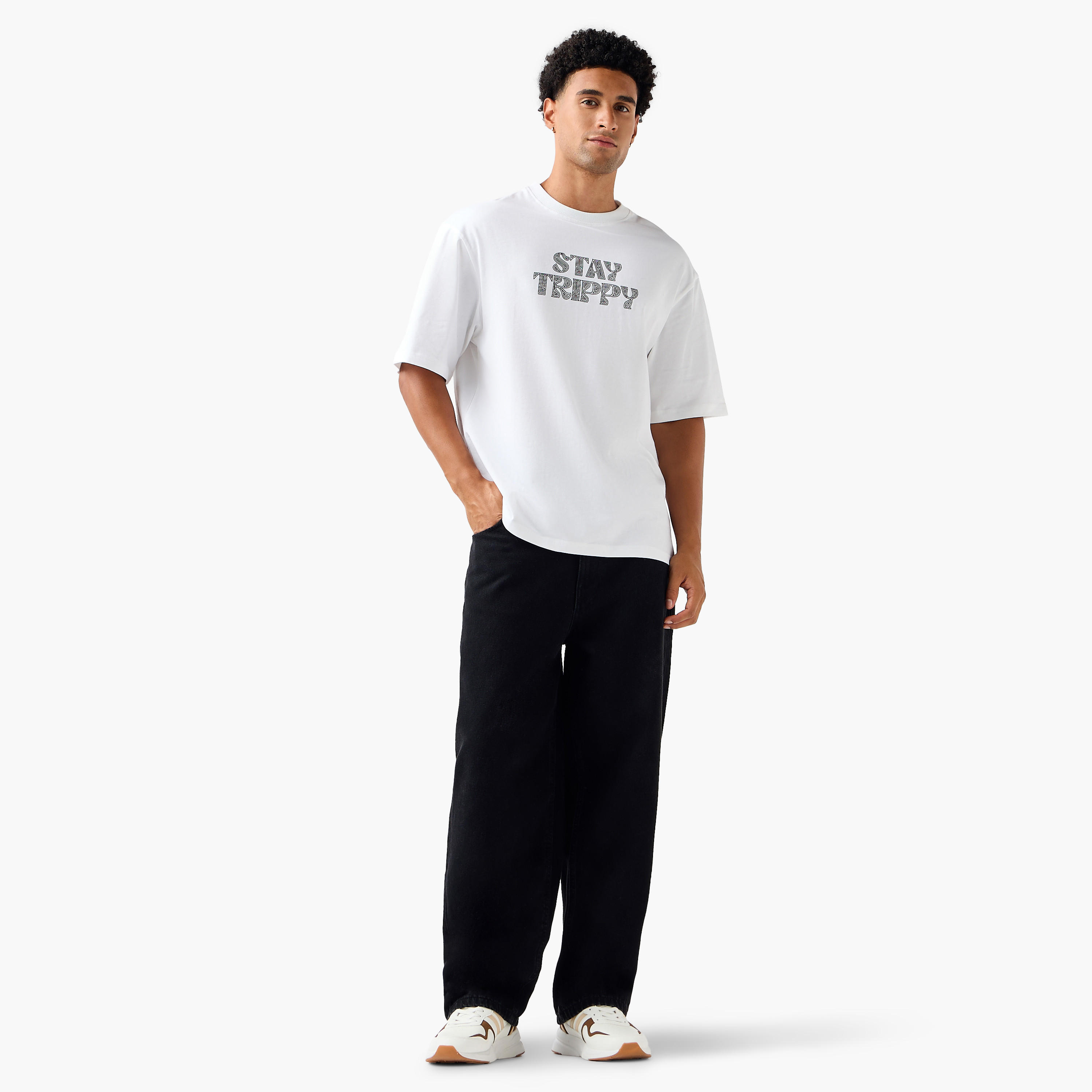 تيشيرت بقصة عادية وياقة ضيقة وأكمام قصيرة للرجال-men-clothing-tshirtsandpolos-tshirts-image-2