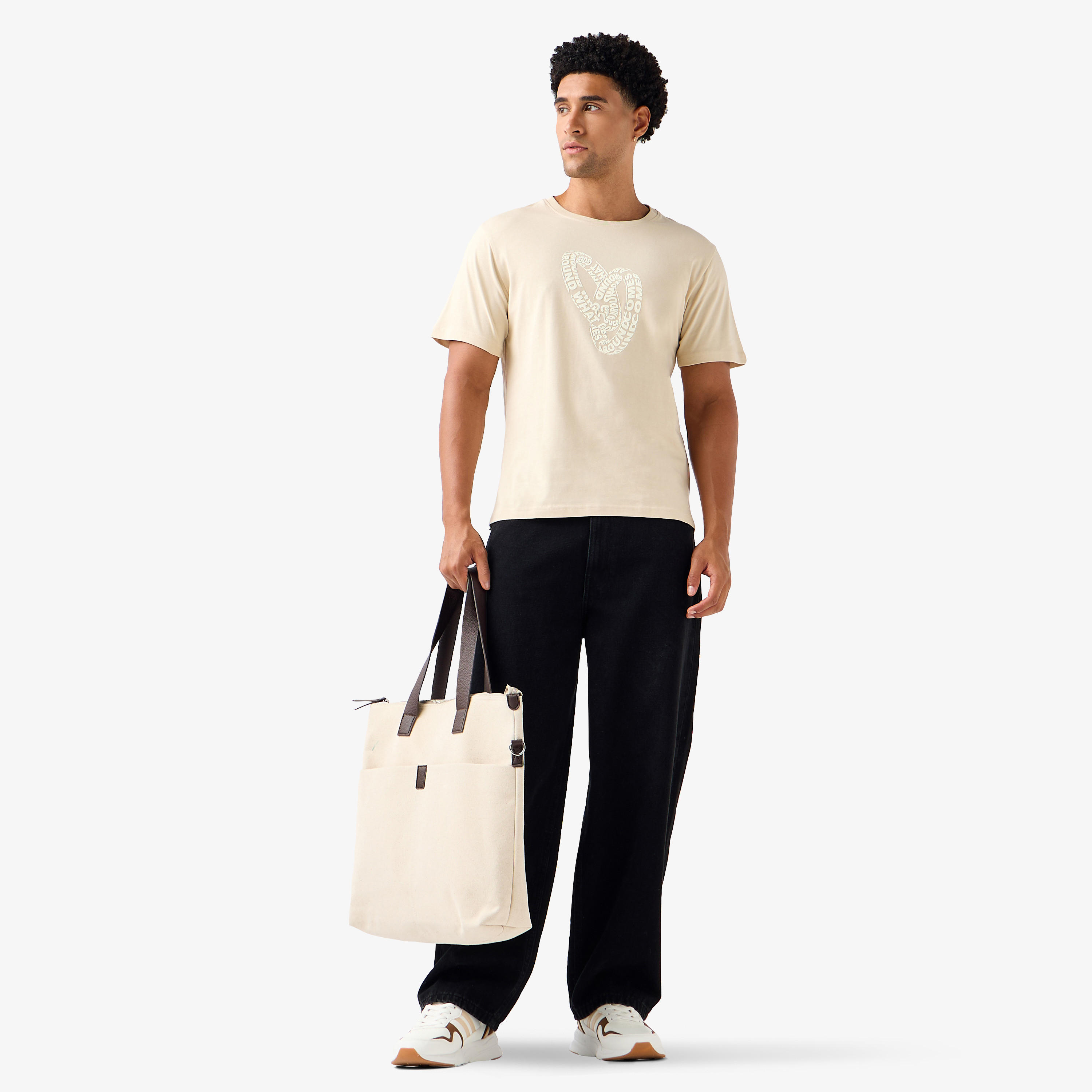 تيشيرت بقصة عادية وياقة ضيقة وأكمام قصيرة وطبعات شعار للرجال-men-clothing-tshirtsandpolos-tshirts-image-2