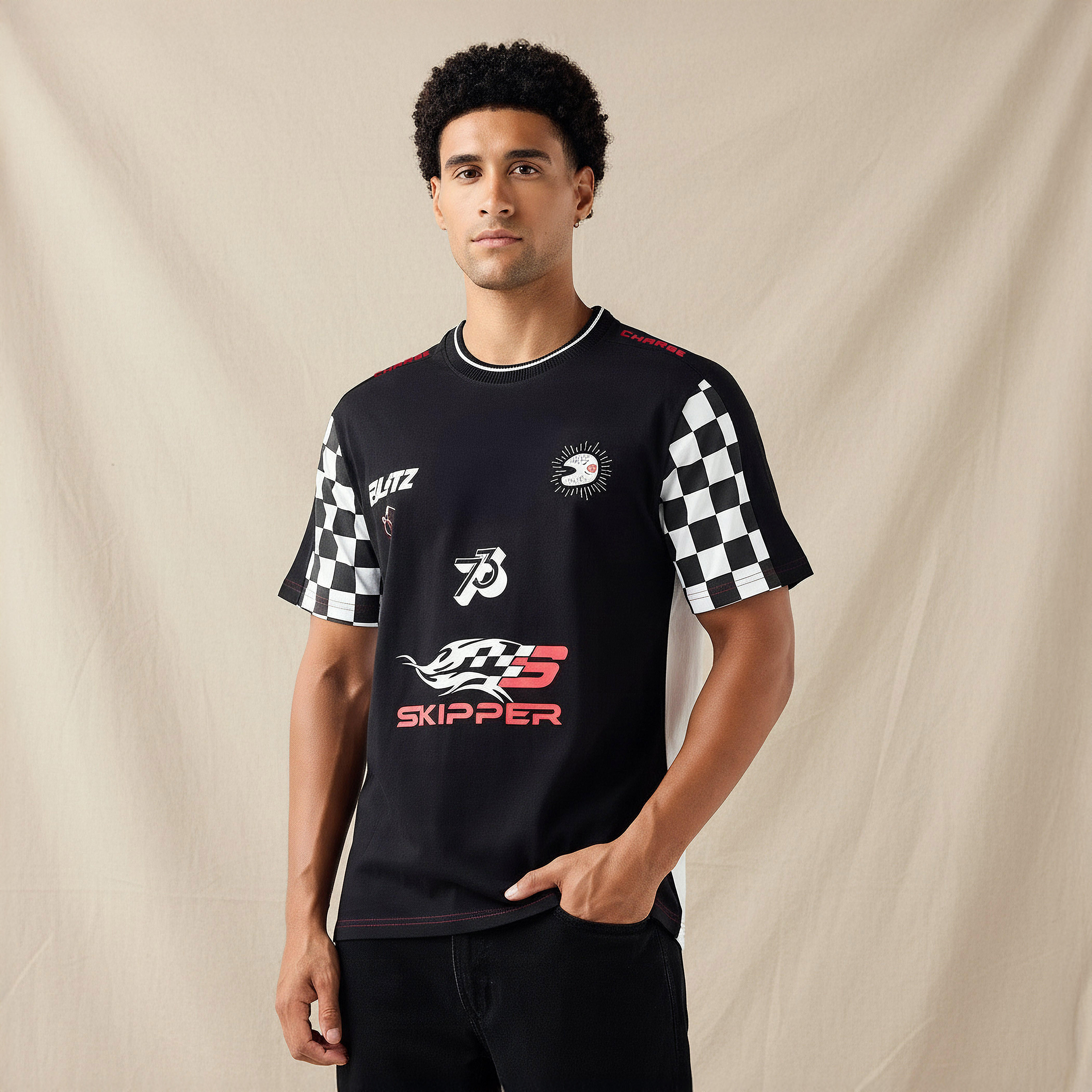 تيشيرت بقصة عادية وياقة ضيقة وأكمام قصيرة وطبعات للرجال-men-clothing-tshirtsandpolos-tshirts-image-1