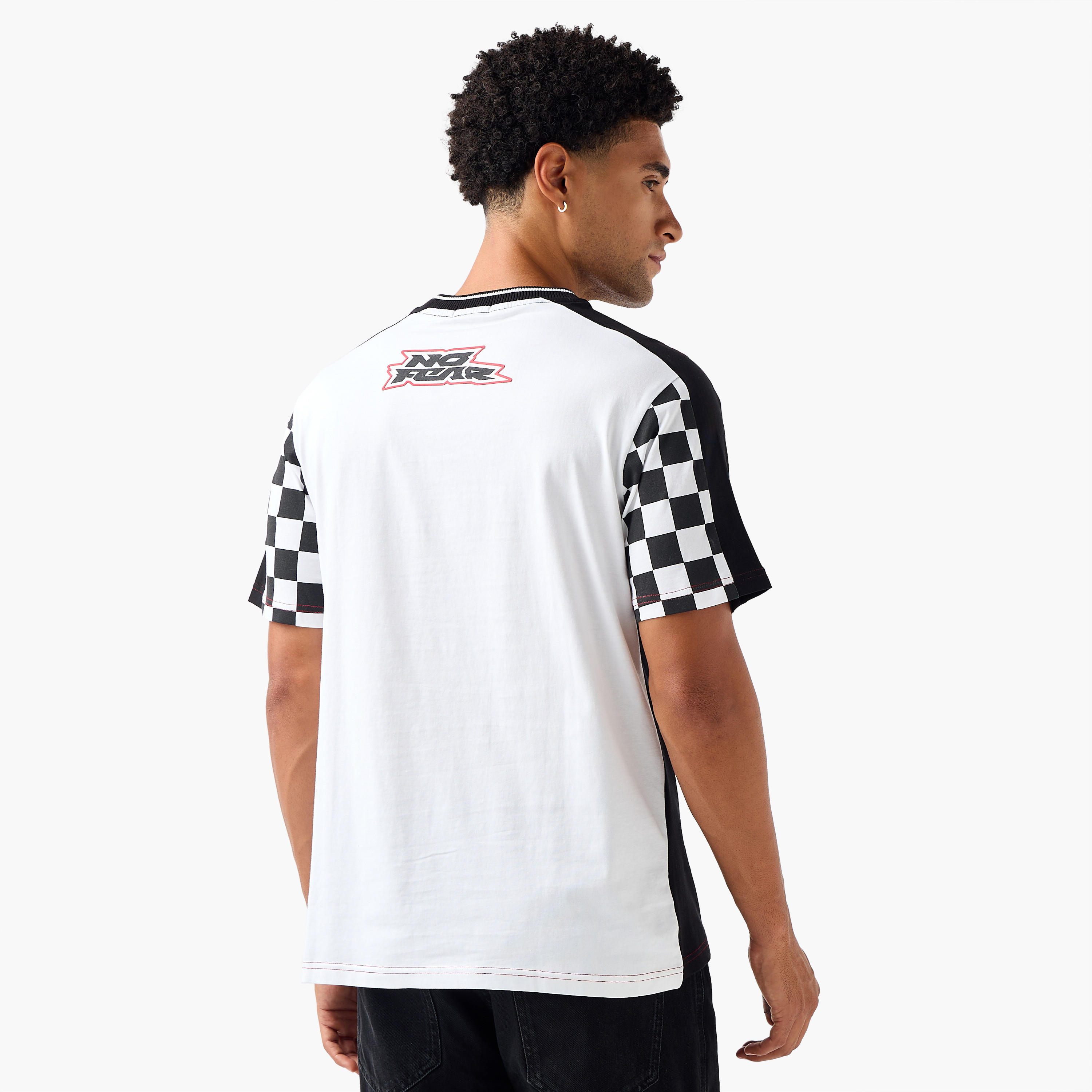 تيشيرت بقصة عادية وياقة ضيقة وأكمام قصيرة وطبعات للرجال-men-clothing-tshirtsandpolos-tshirts-image-3