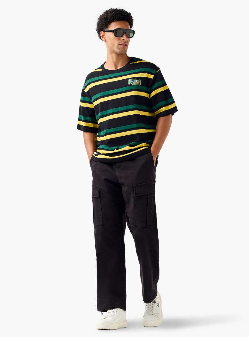 تيشيرت مخطط بقصة عادية وياقة ضيقة وأكمام قصيرة للرجال-men-clothing-tshirtsandpolos-tshirts-image-2