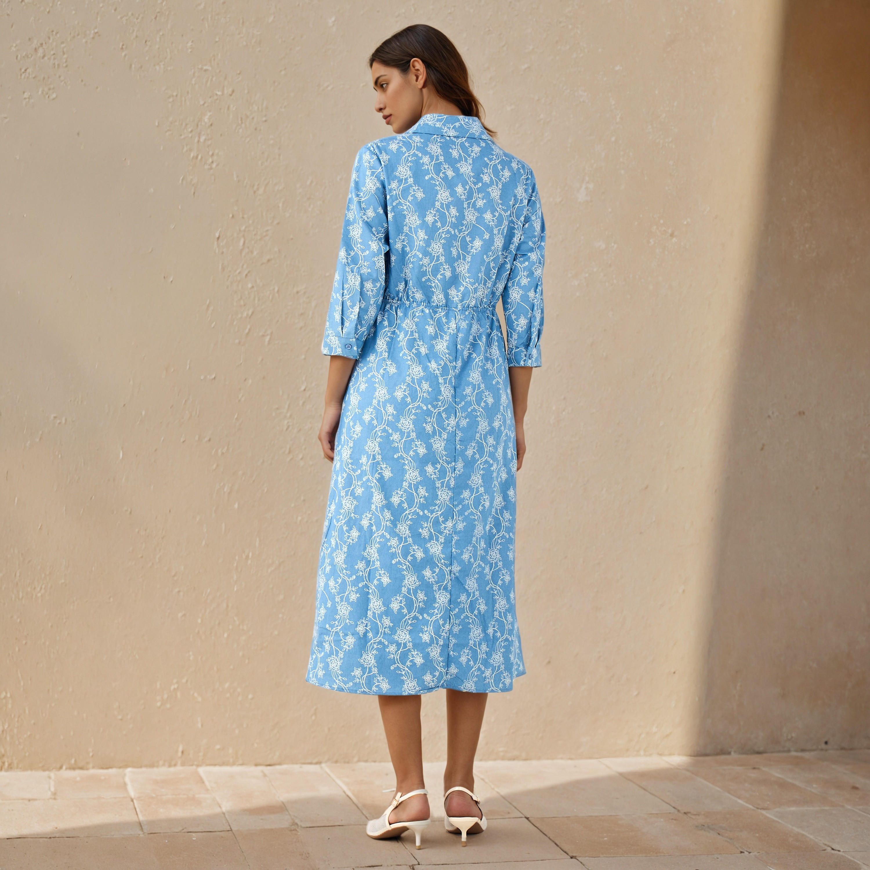 فستان قميص دينيم ميدي بطبعة زهور-women-clothing-dresses-image-3