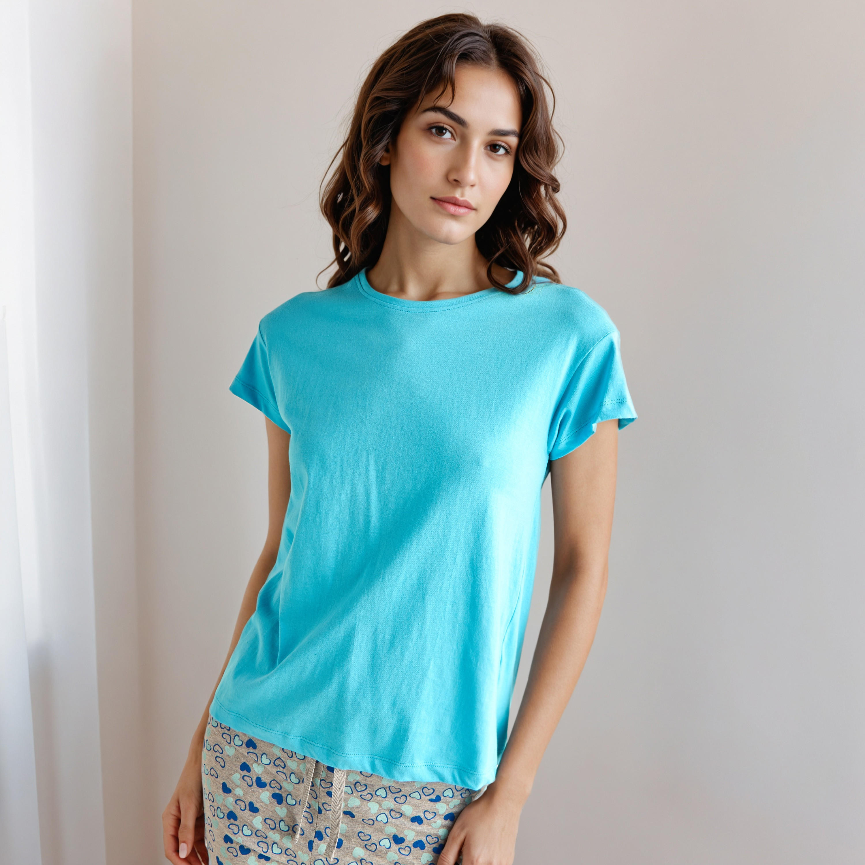 طقم تيشيرت بياقة مستديرة وبنطلون بيجاما بطبعات-women-clothing-nightwear-pyjamas-longsets-image-2