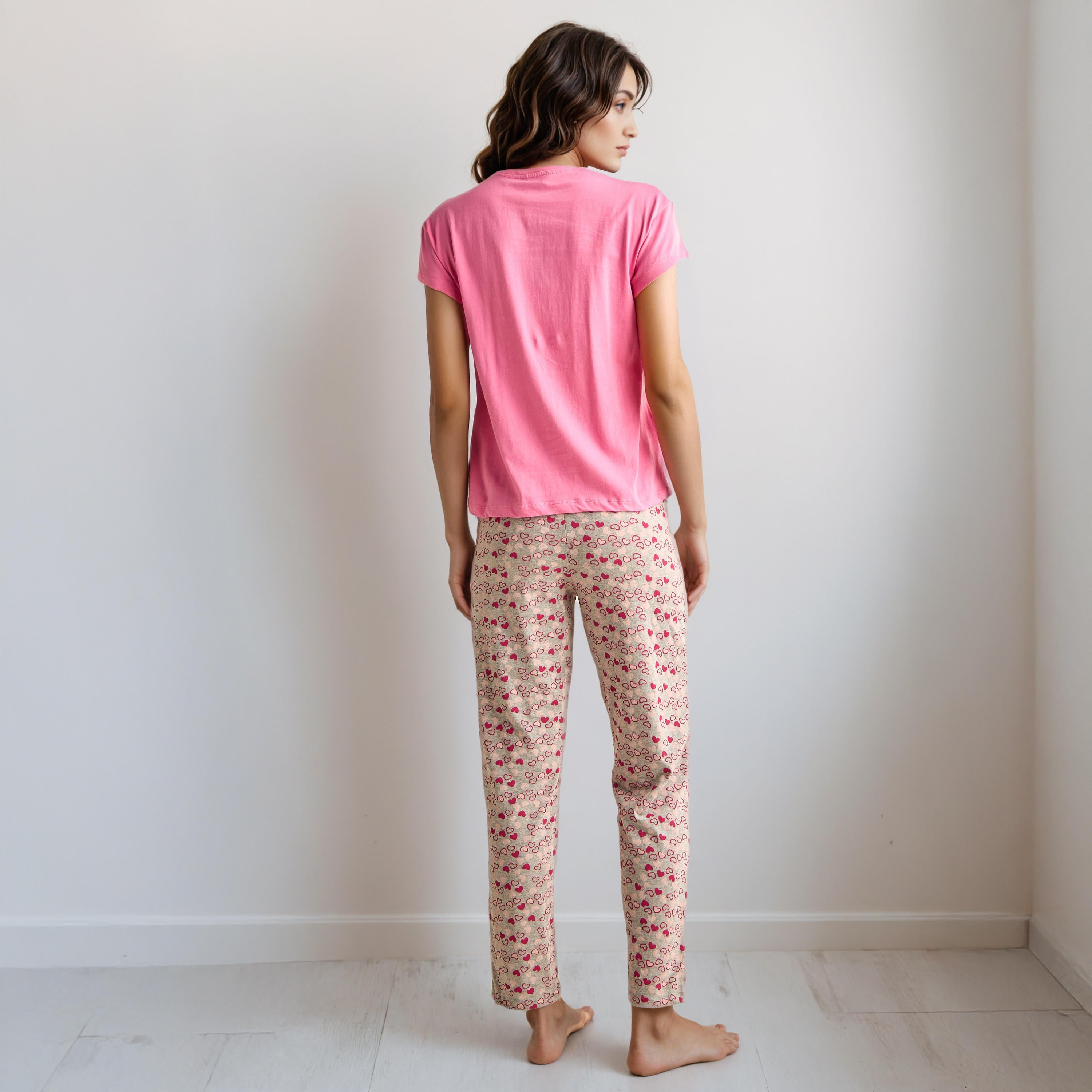 طقم تيشيرت بياقة مستديرة وبنطلون بيجاما بطبعات-women-clothing-nightwear-pyjamas-longsets-image-3