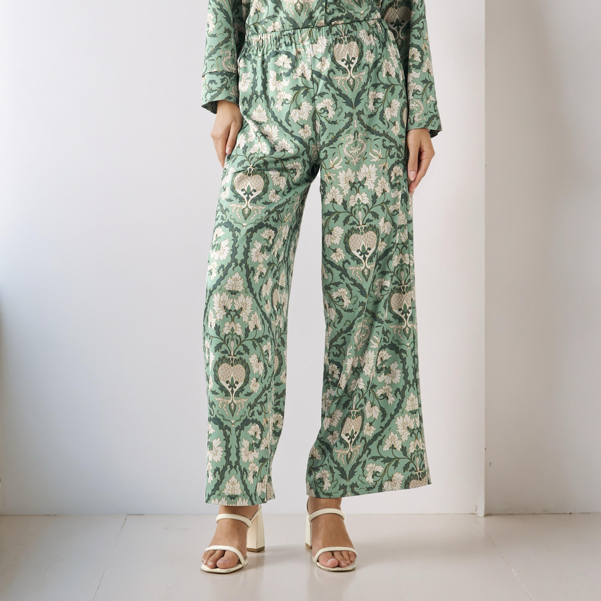 طقم منسق قميص وبنطلون واسع الساق-women-clothing-coordsets-image-4