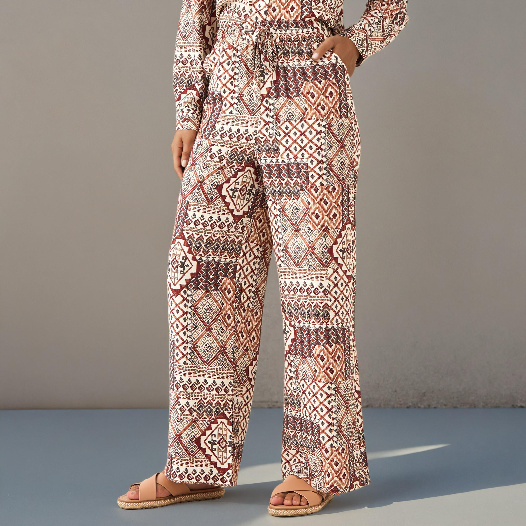 طقم قميص وبنطلون واسع الساقين-women-clothing-coordsets-image-3