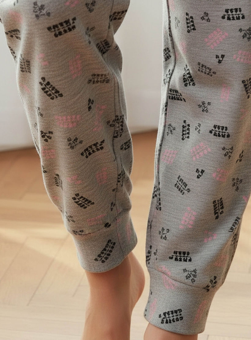 طقم بيجاما بتصميم زهري من تيشيرت وبنطلون-women-clothing-nightwear-pyjamas-longsets-image-6