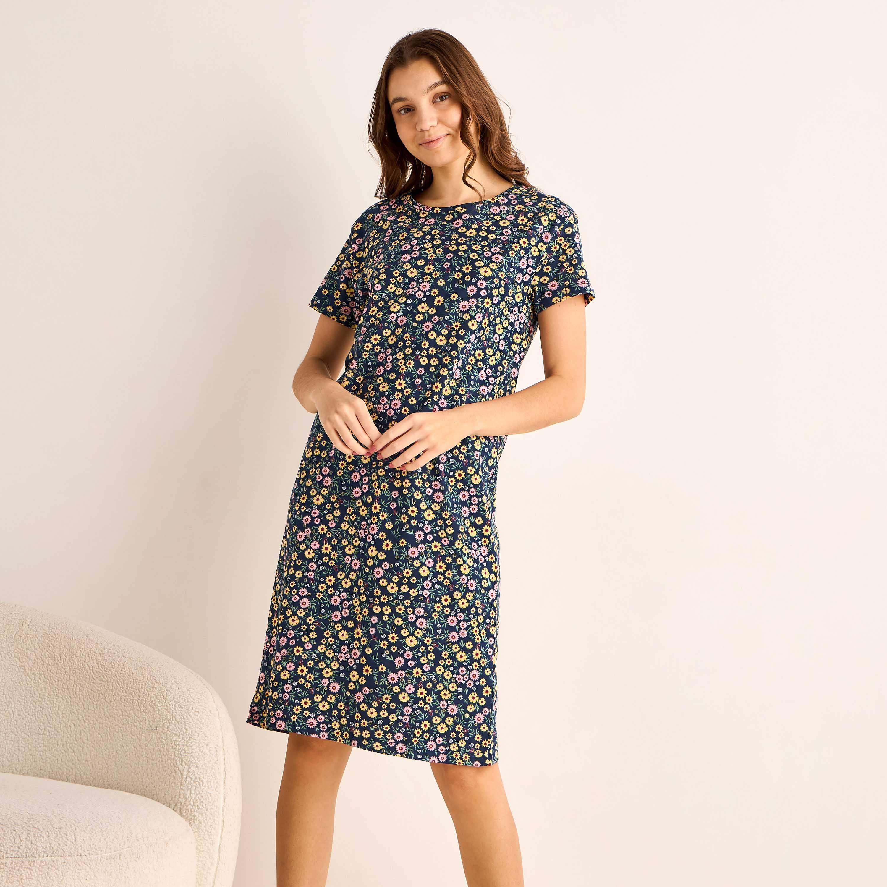 قميص نوم بطبعات زهرية وأكمام قصيرة-women-clothing-nightwear-nighties-image-1